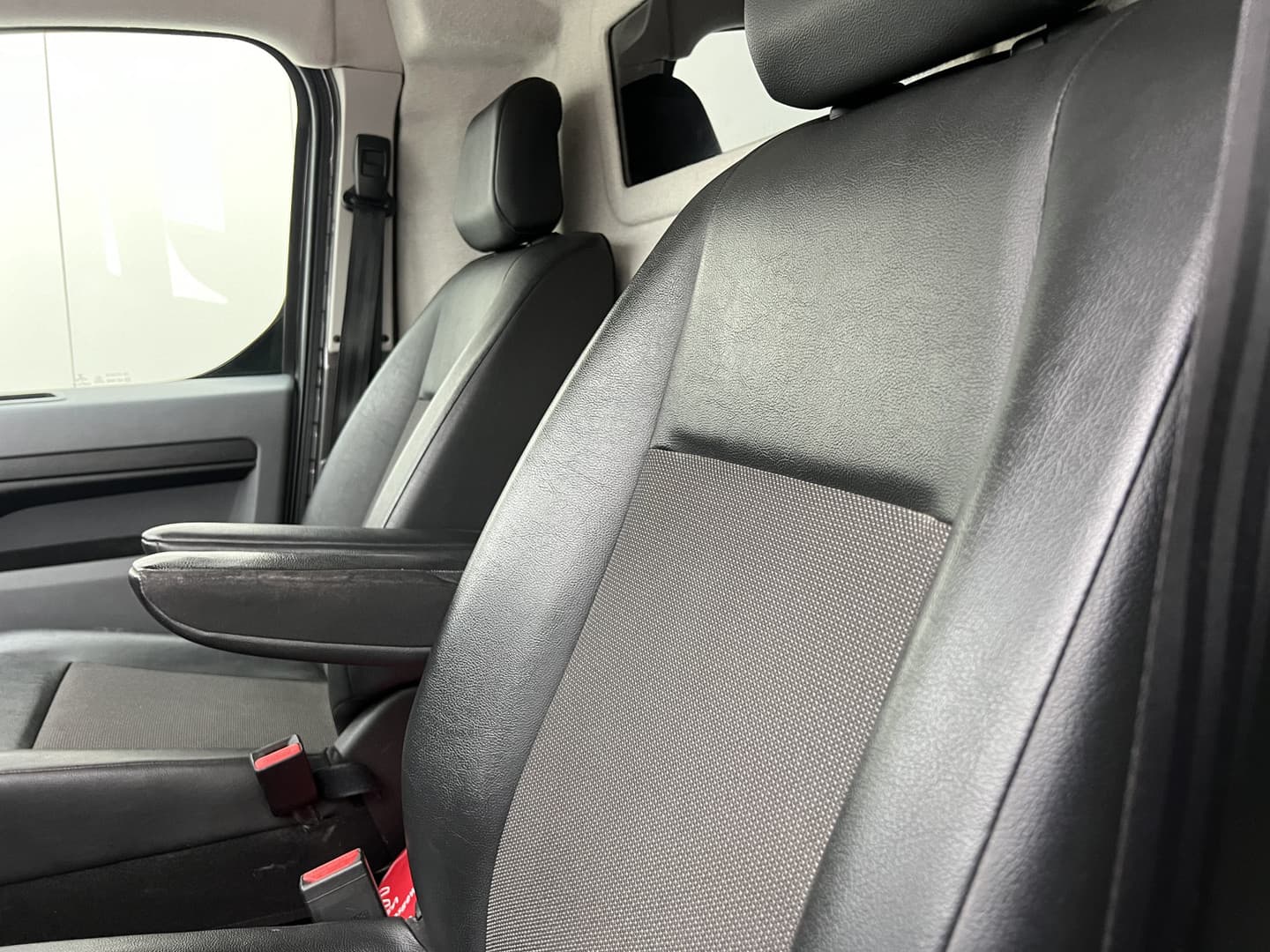 Citroën Jumpy BlueHDi 145 EAT8 Sport Edition thumbnail 8