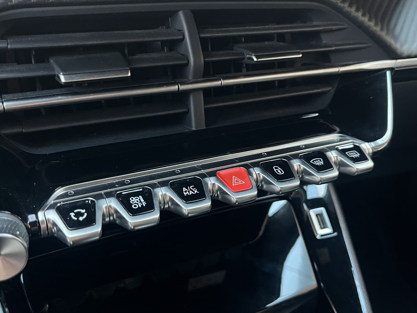 Peugeot 2008 PureTech 130 Allure thumbnail 15