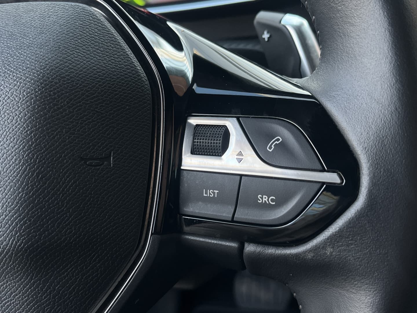 Peugeot 2008 PureTech 130 Allure thumbnail 19