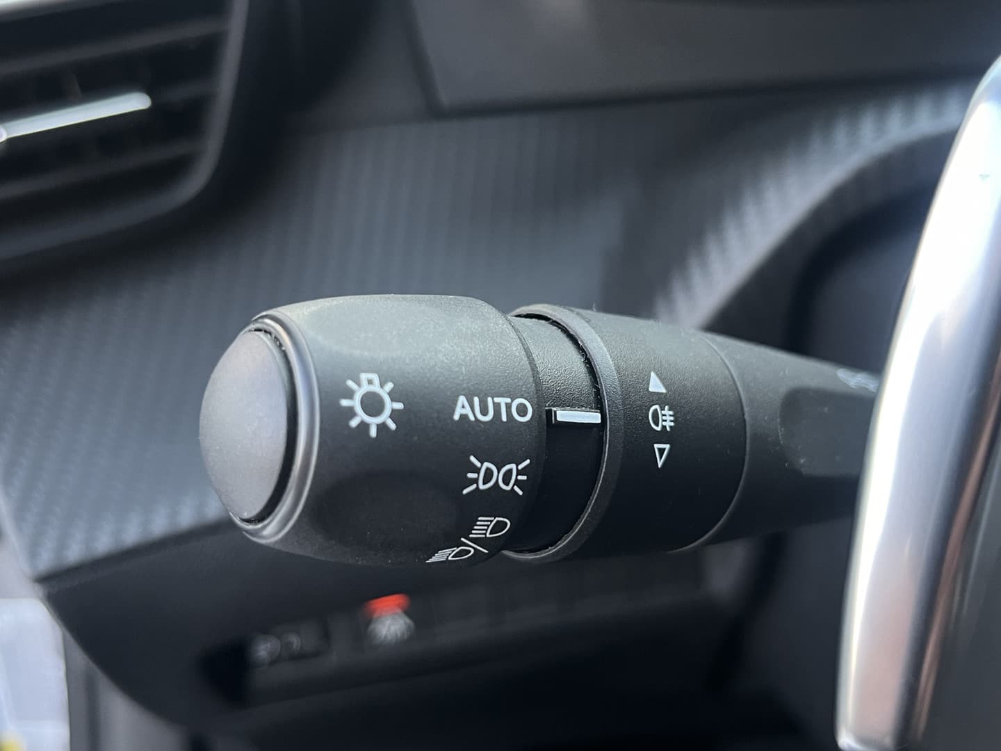 Peugeot 2008 PureTech 130 Allure thumbnail 23