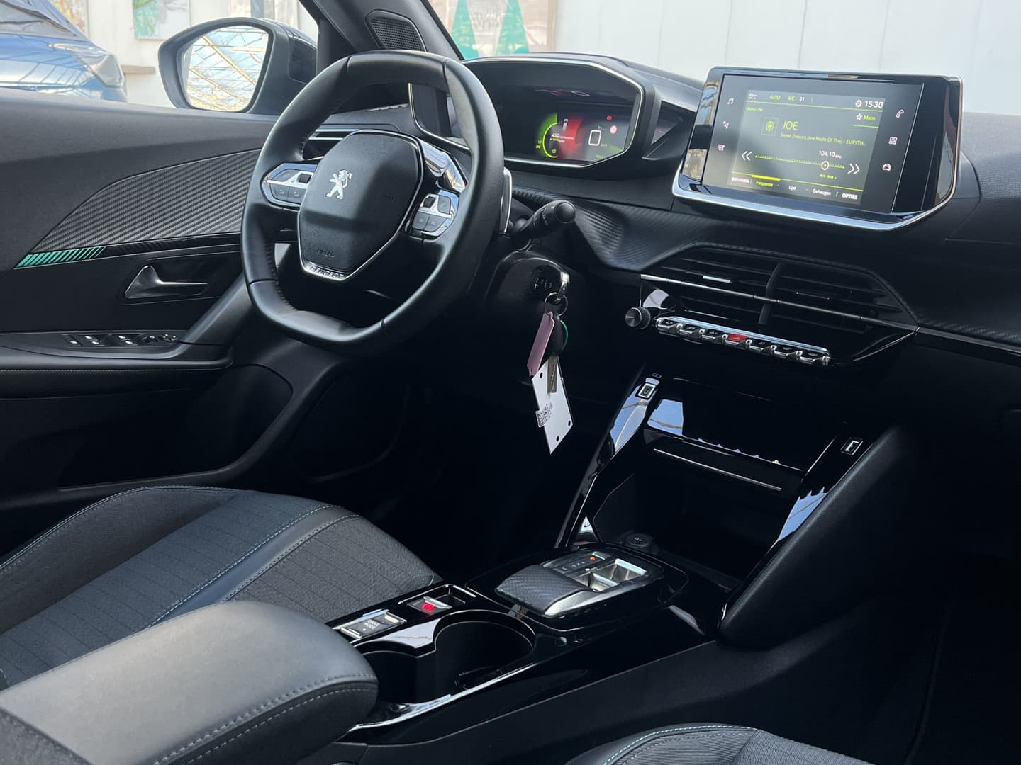 Peugeot 2008 PureTech 130 Allure thumbnail 29