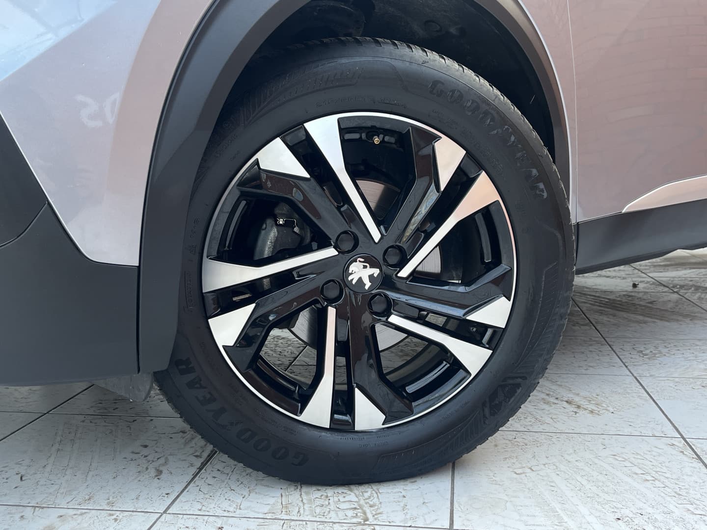 Peugeot 2008 PureTech 130 Allure thumbnail 4