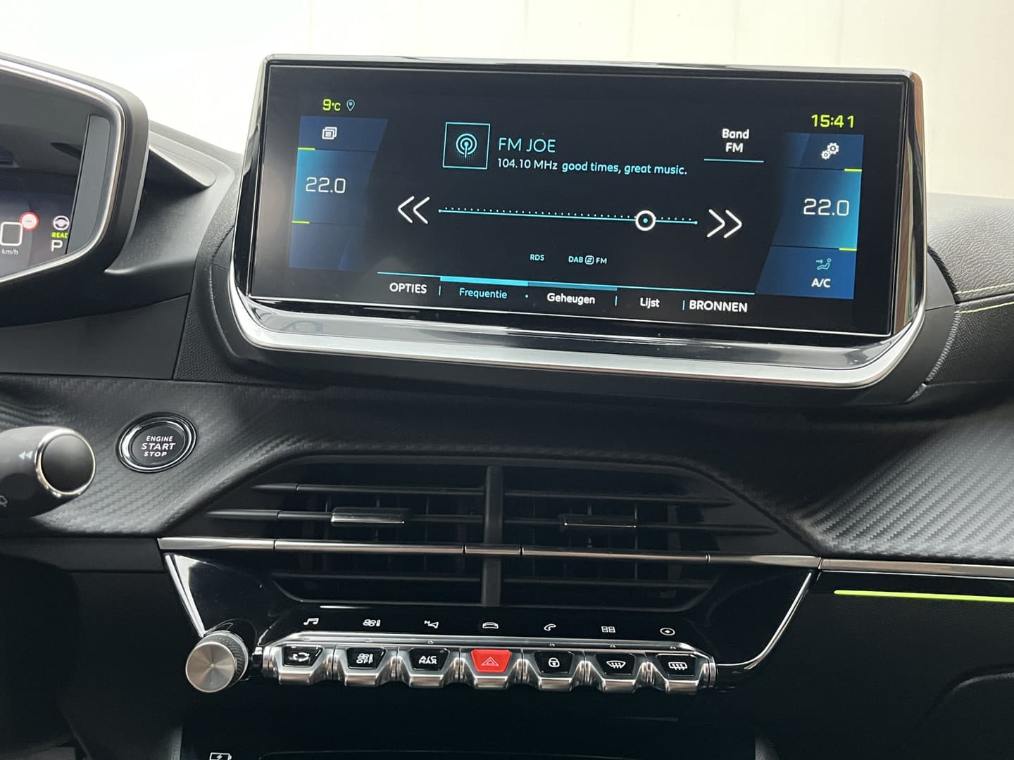 Peugeot E-208 EV GT Pack 50 kWh thumbnail 11