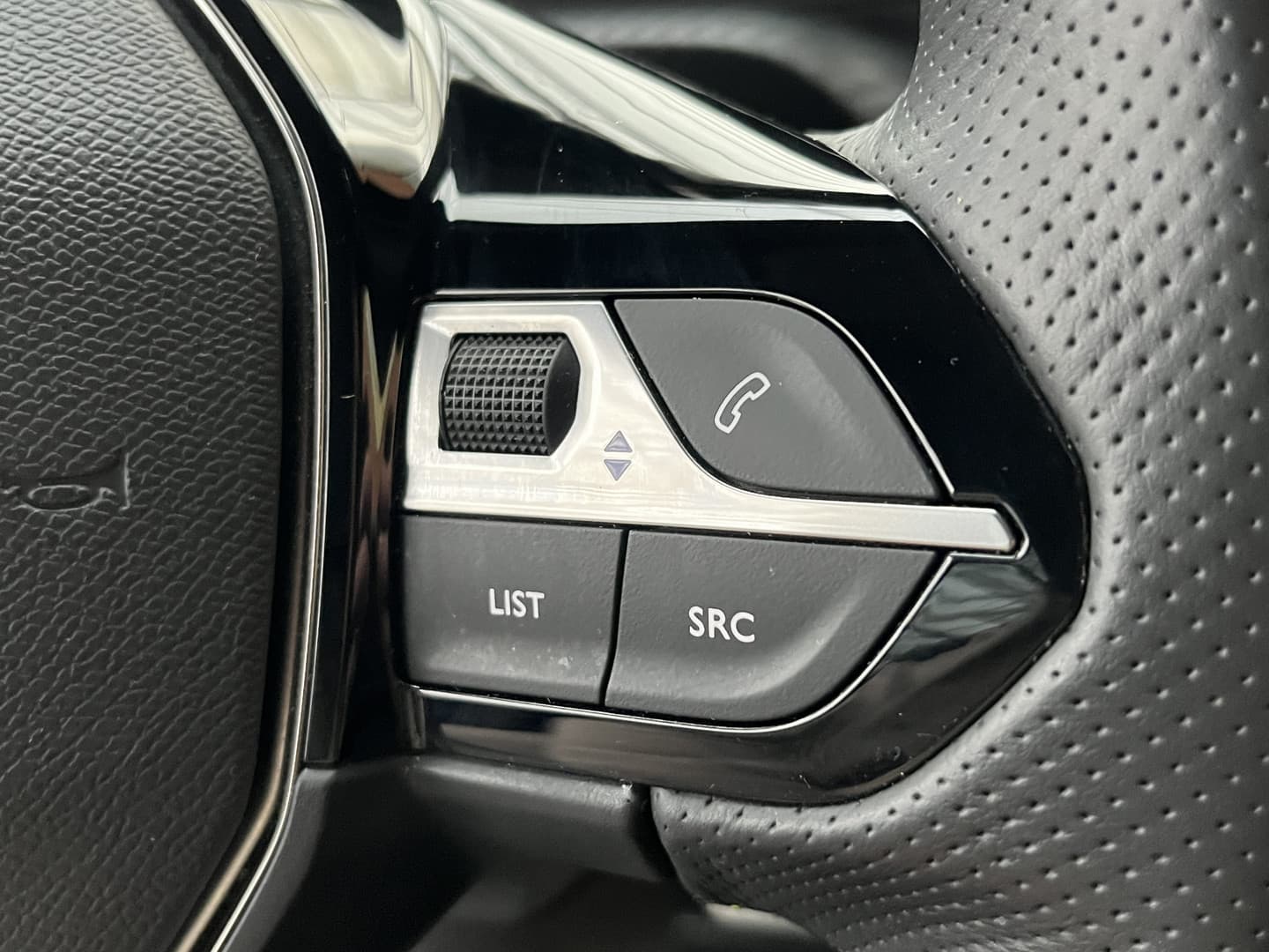 Peugeot E-208 EV GT Pack 50 kWh thumbnail 21