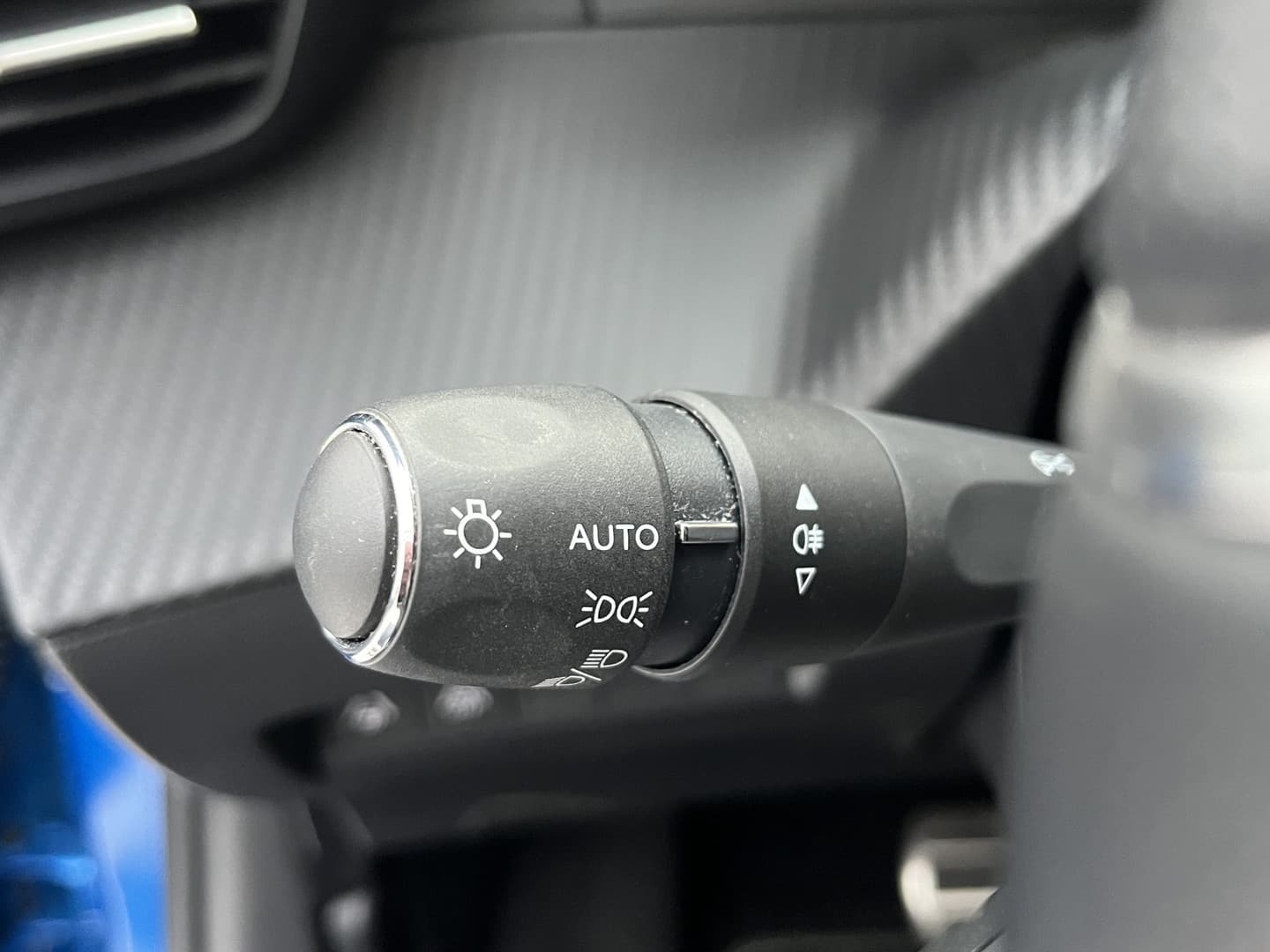 Peugeot E-208 EV GT Pack 50 kWh thumbnail 24