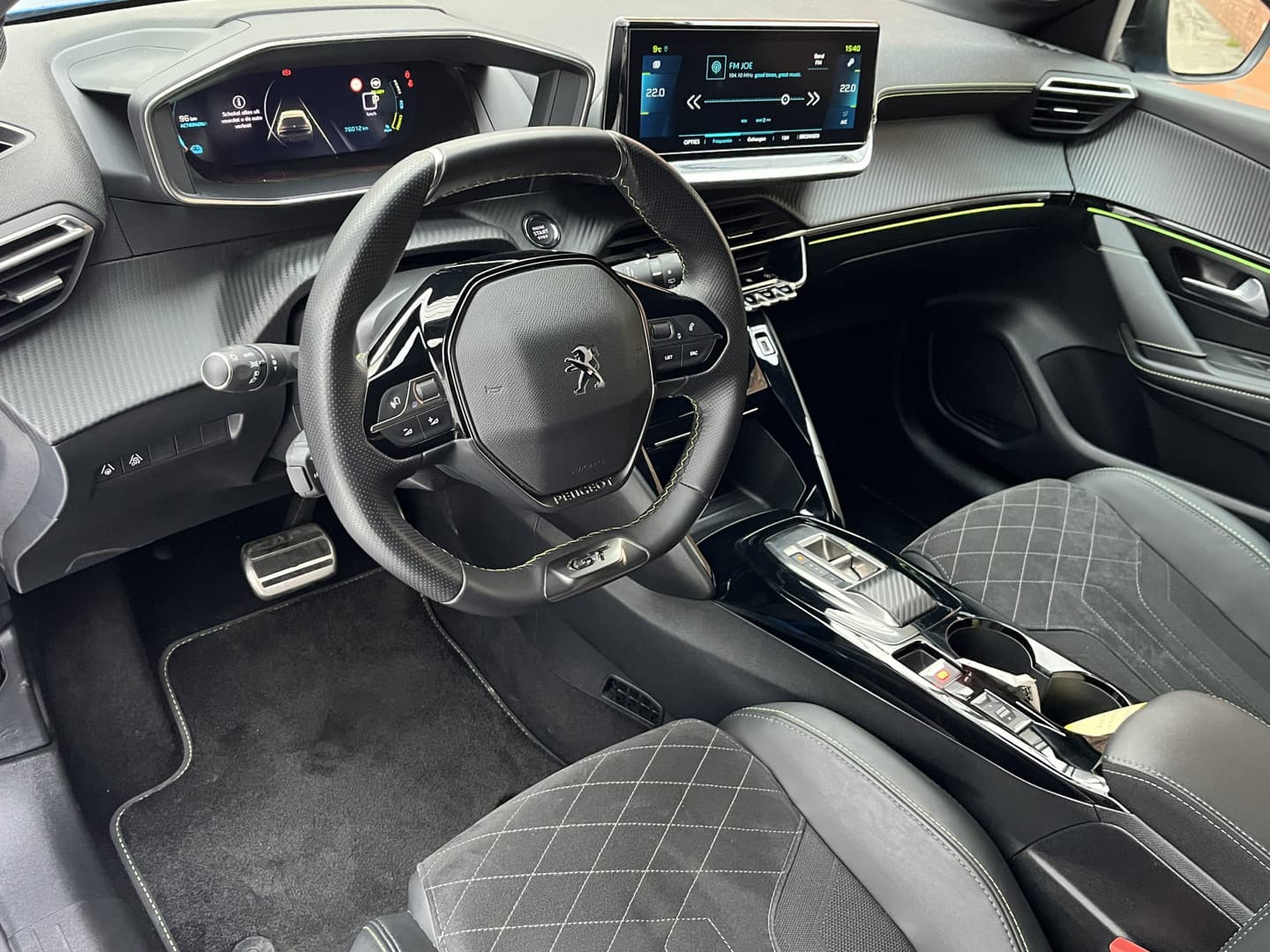 Peugeot E-208 EV GT Pack 50 kWh thumbnail 3