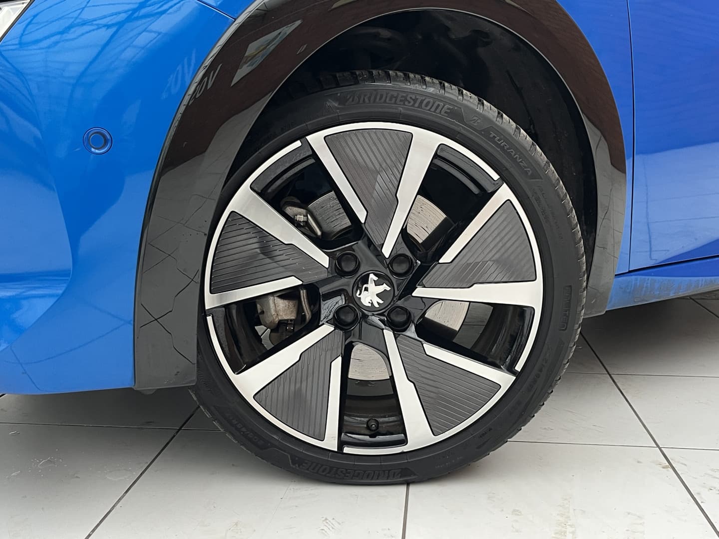 Peugeot E-208 EV GT Pack 50 kWh thumbnail 4