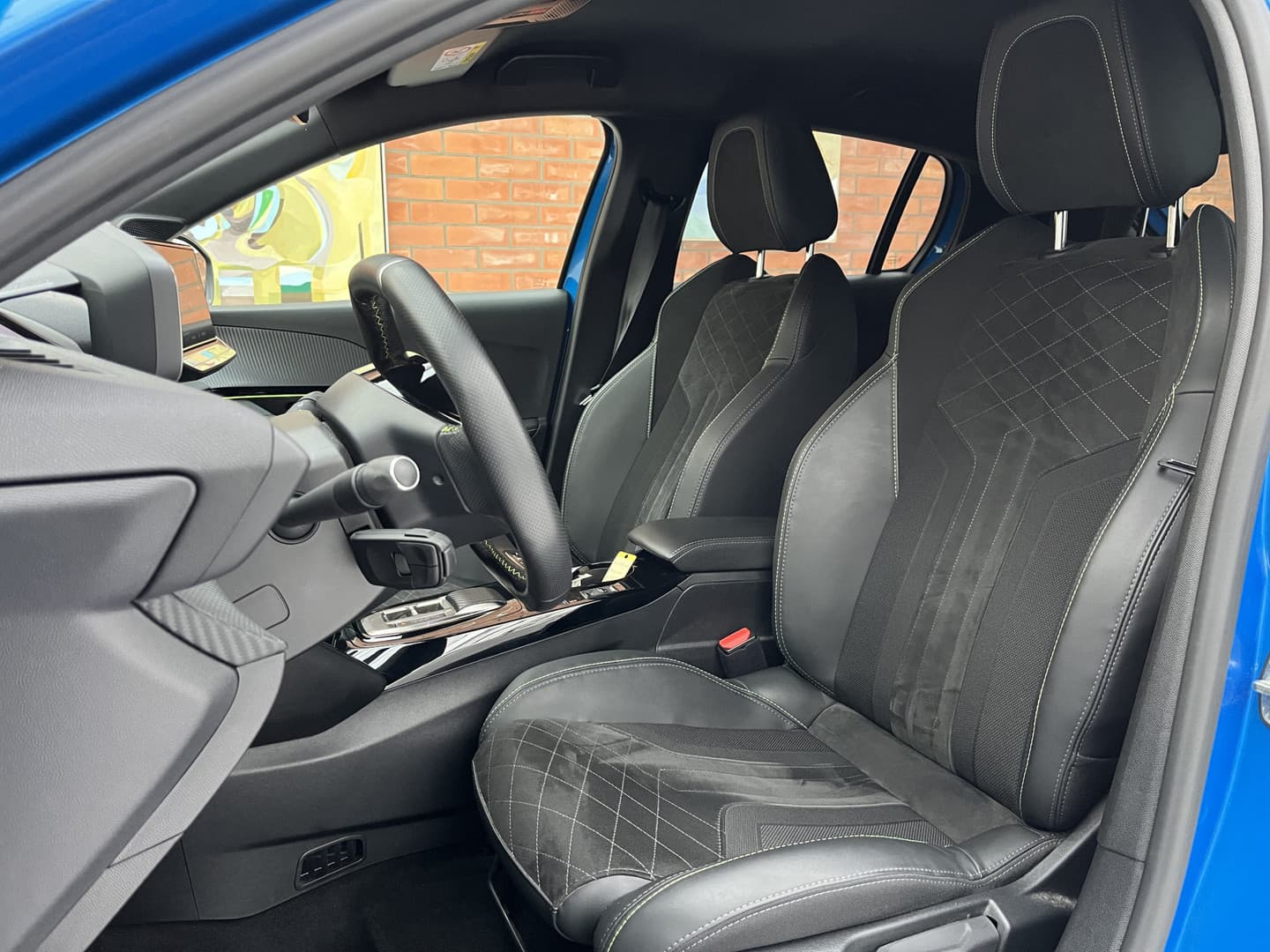 Peugeot E-208 EV GT Pack 50 kWh thumbnail 8