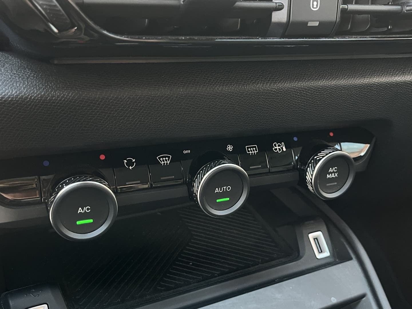 Citroën Ë-C4 So Black 50 kWh thumbnail 17