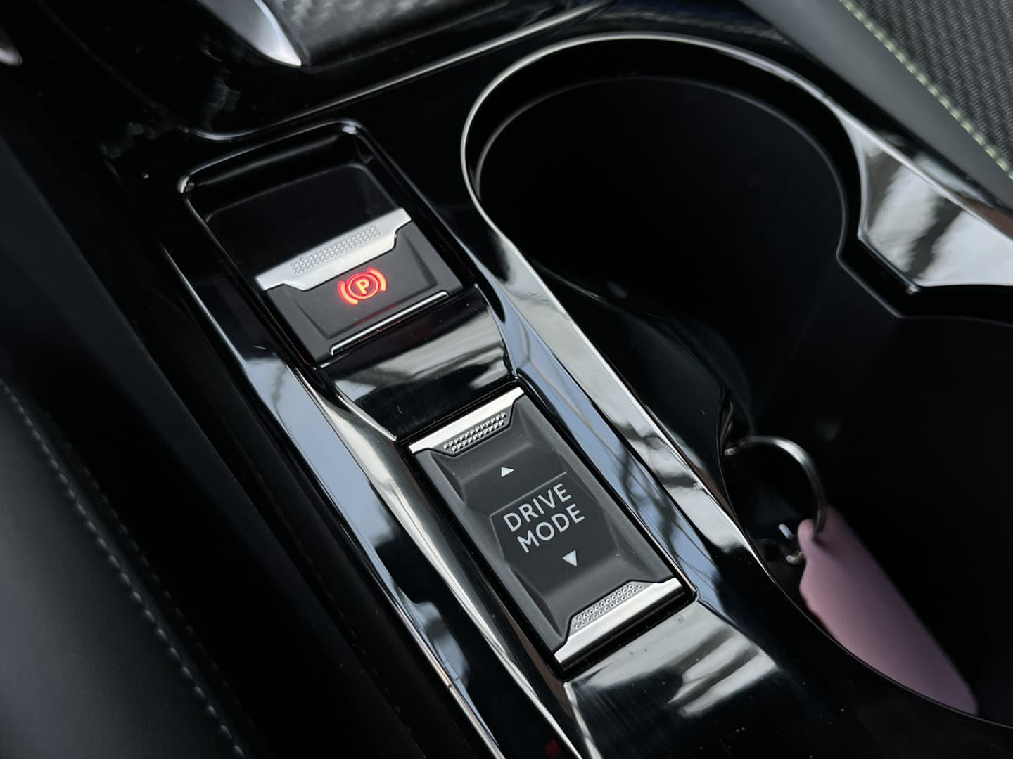 Peugeot 208 Hybrid 110 e-DCS6 GT thumbnail 17