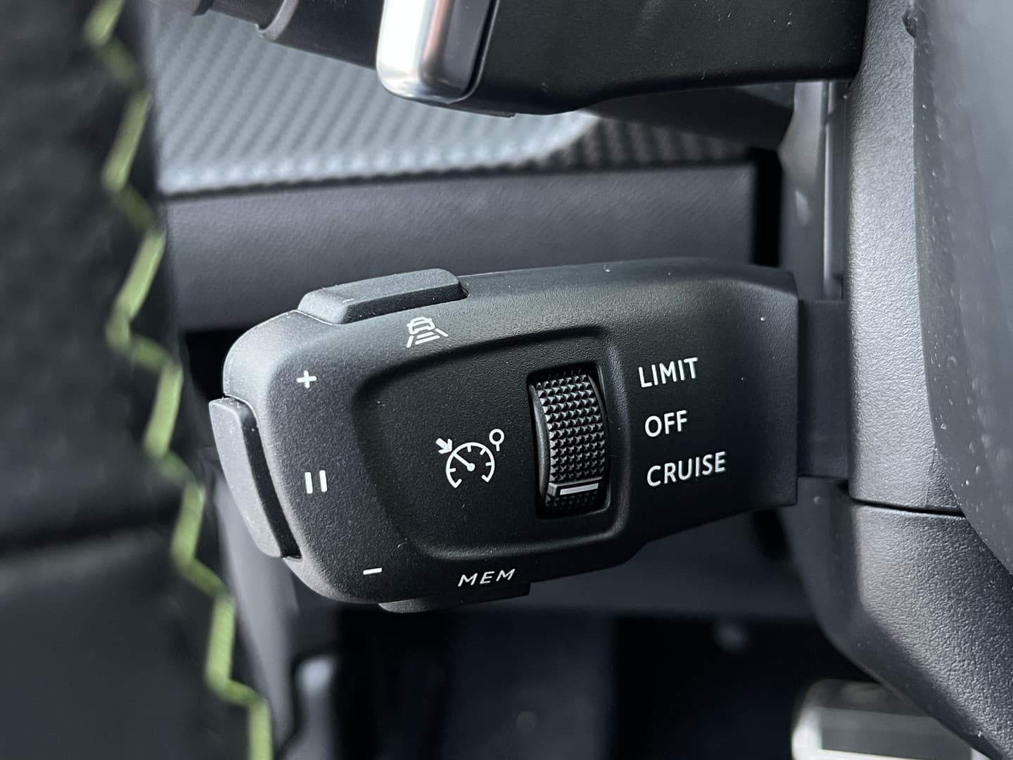 Peugeot 208 Hybrid 110 e-DCS6 GT thumbnail 23