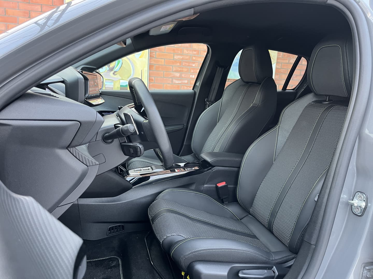 Peugeot 208 Hybrid 110 e-DCS6 GT thumbnail 8