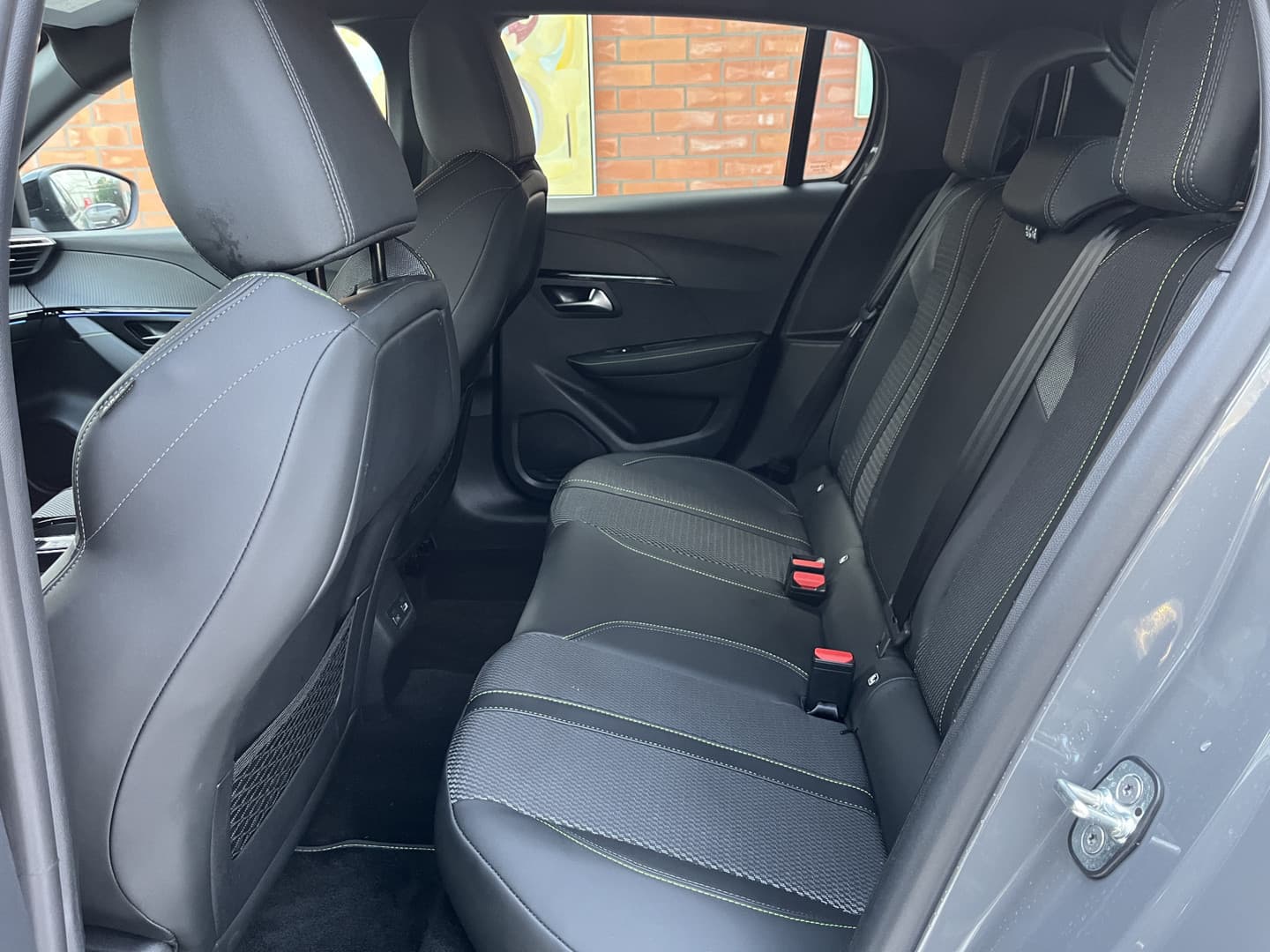 Peugeot 208 Hybrid 110 e-DCS6 GT thumbnail 9