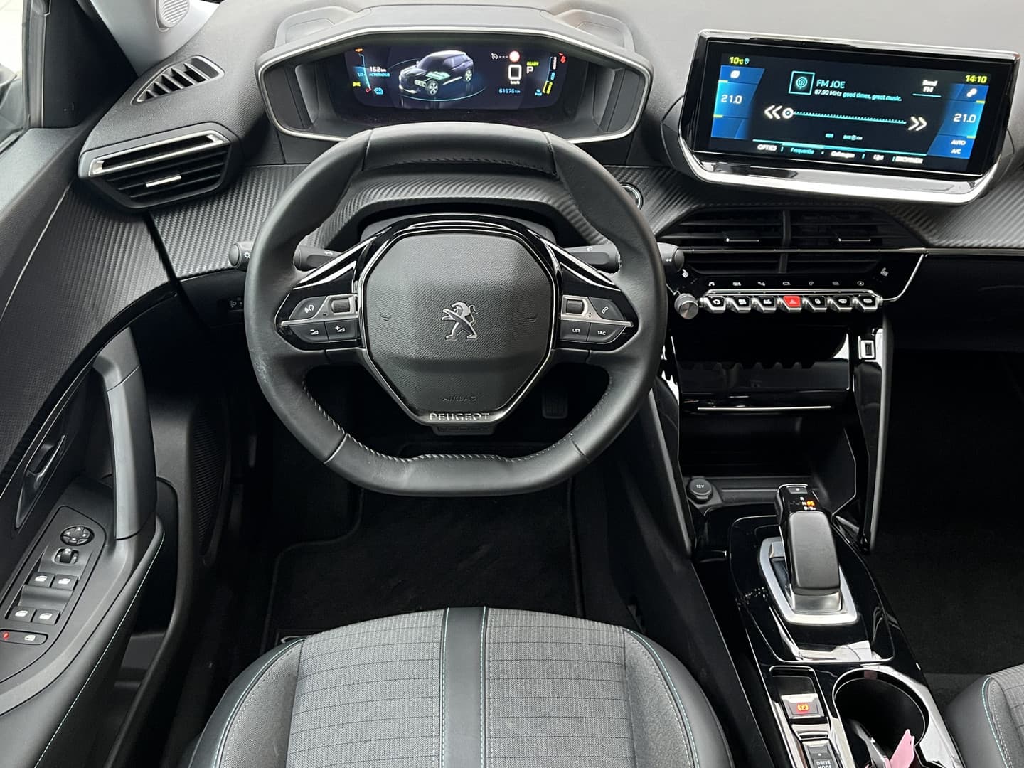 Peugeot E-2008 EV Allure Pack 50 kWh thumbnail 10
