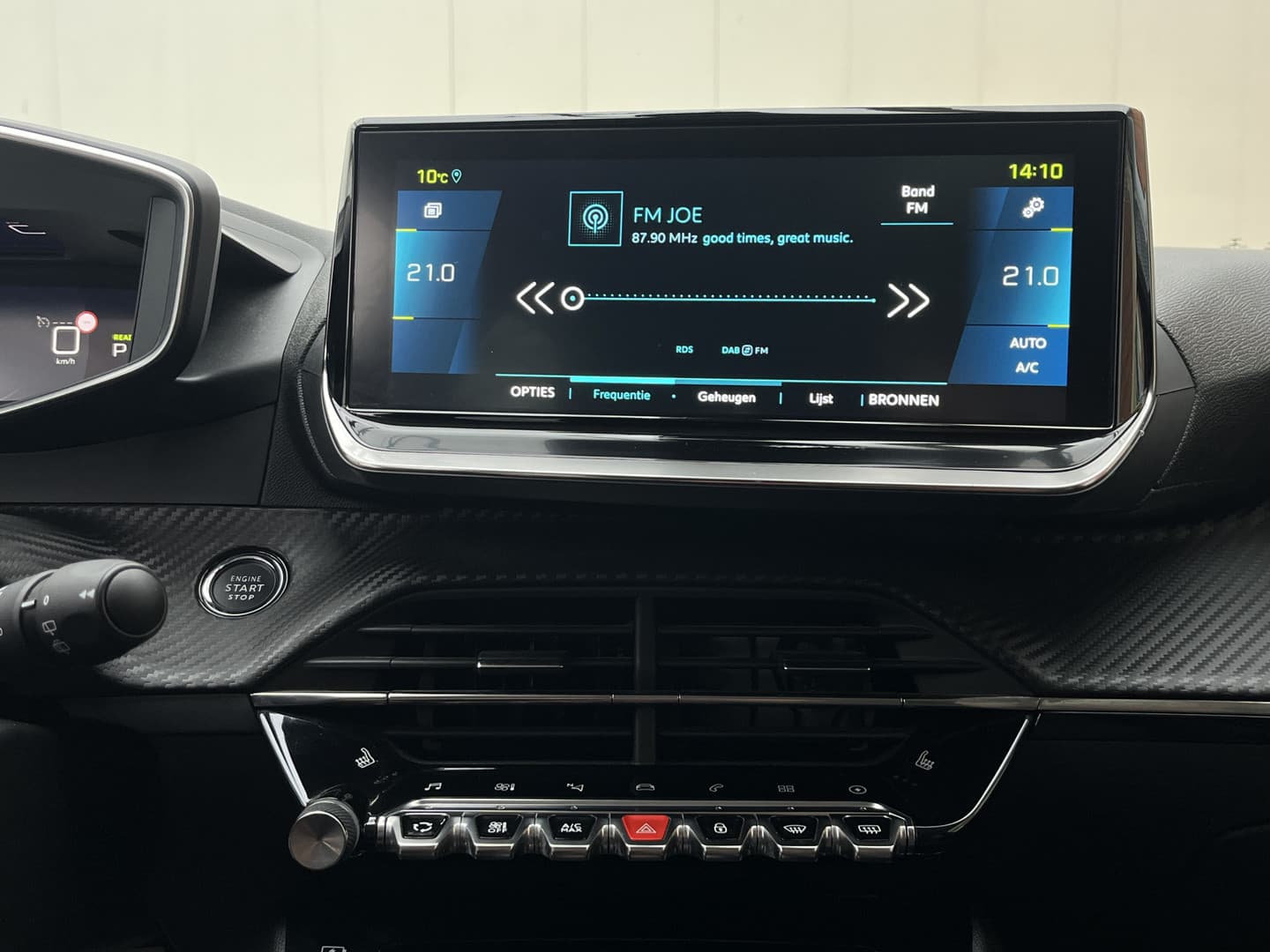 Peugeot E-2008 EV Allure Pack 50 kWh thumbnail 11