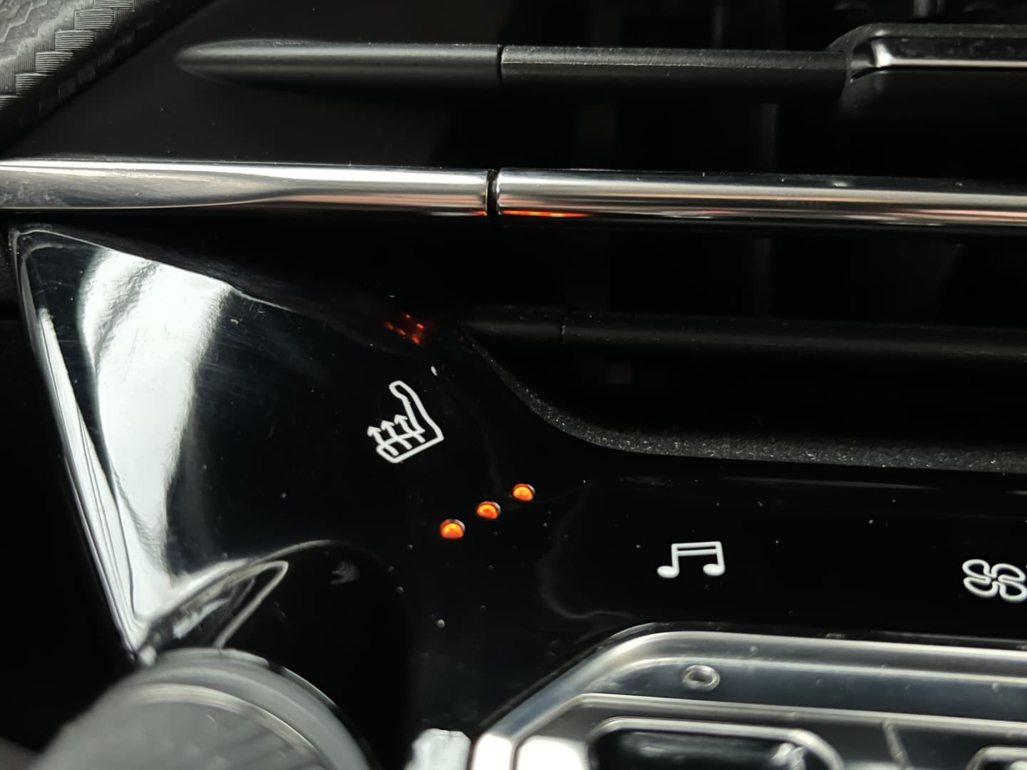 Peugeot E-2008 EV Allure Pack 50 kWh thumbnail 16