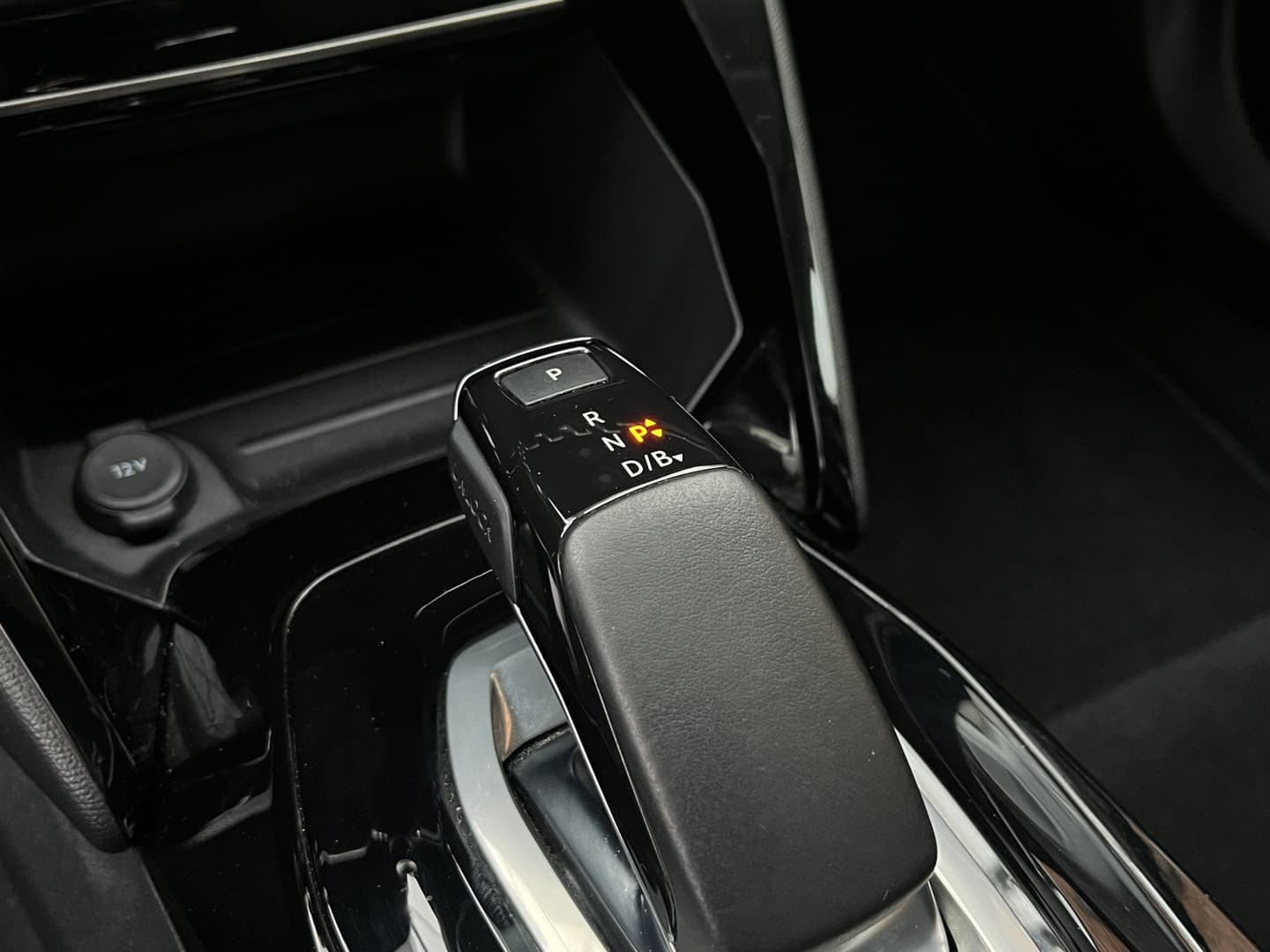 Peugeot E-2008 EV Allure Pack 50 kWh thumbnail 18