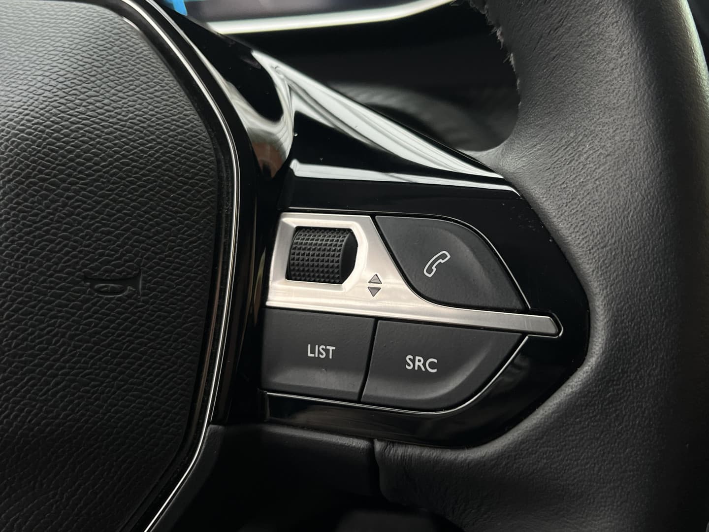 Peugeot E-2008 EV Allure Pack 50 kWh thumbnail 20