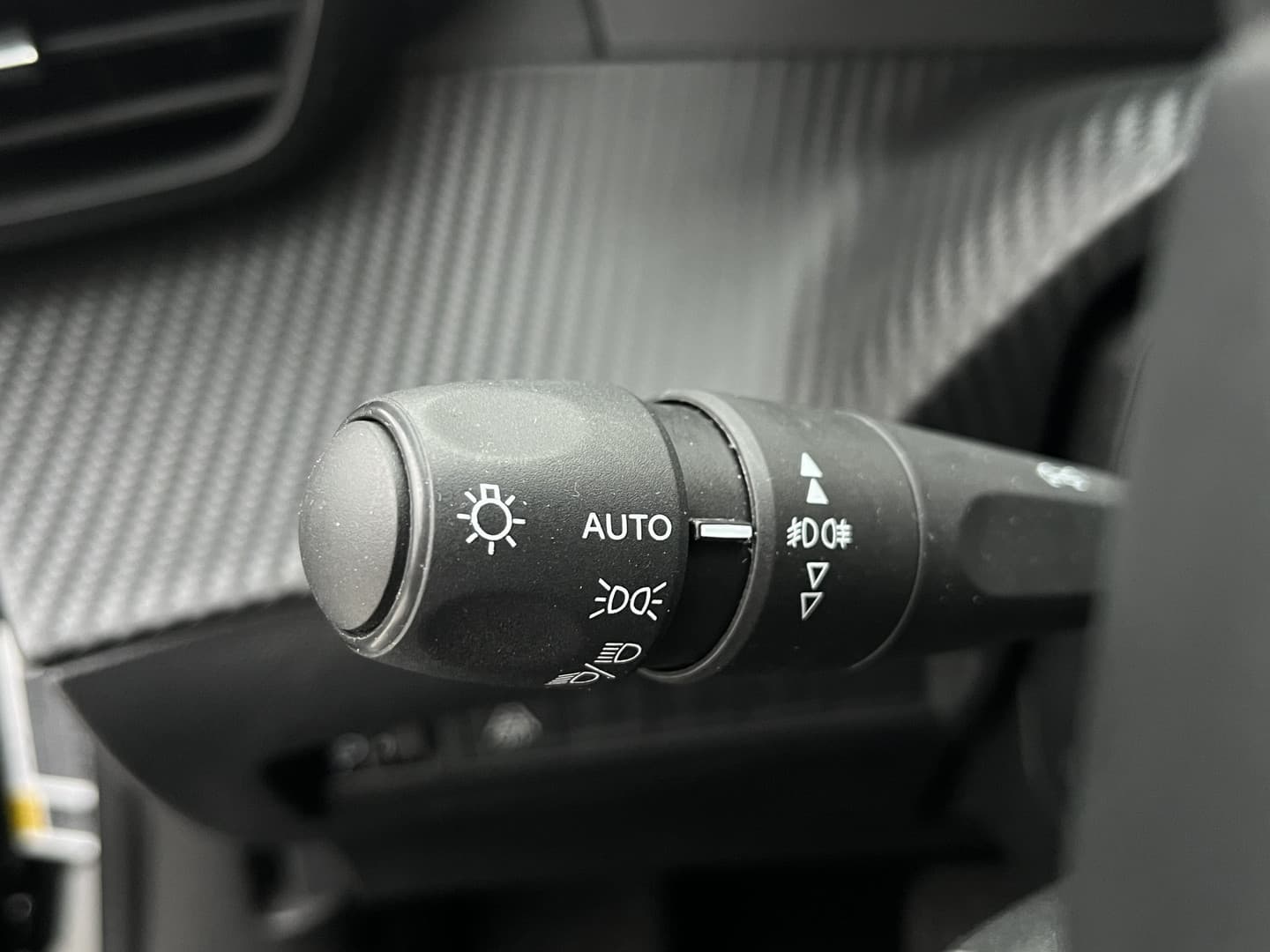 Peugeot E-2008 EV Allure Pack 50 kWh thumbnail 23