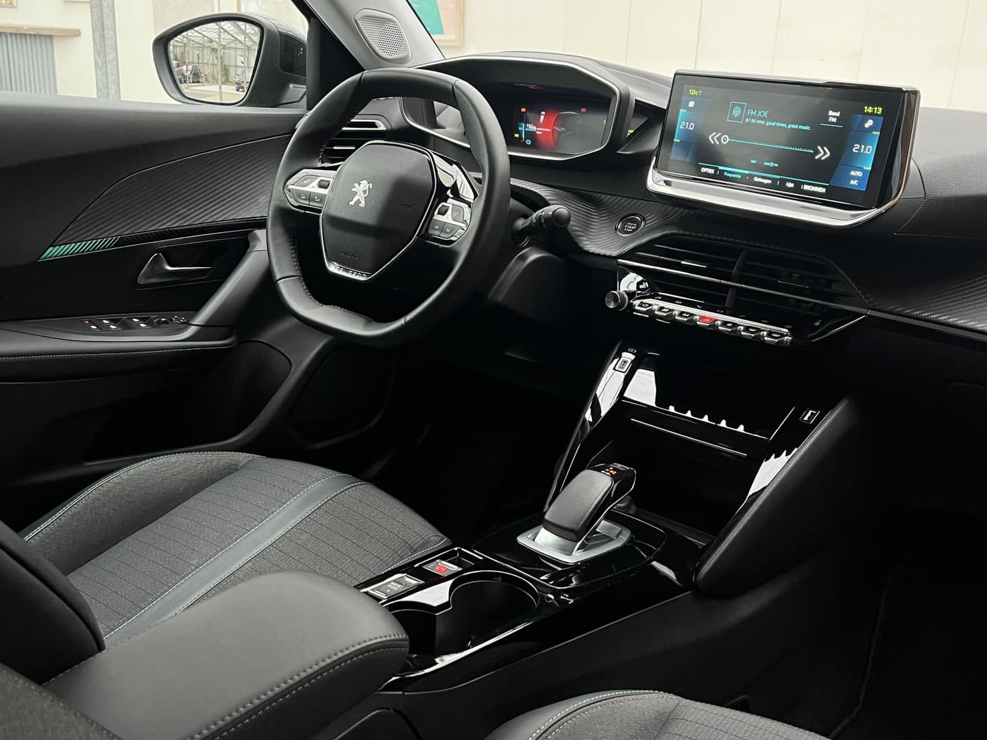 Peugeot E-2008 EV Allure Pack 50 kWh thumbnail 30