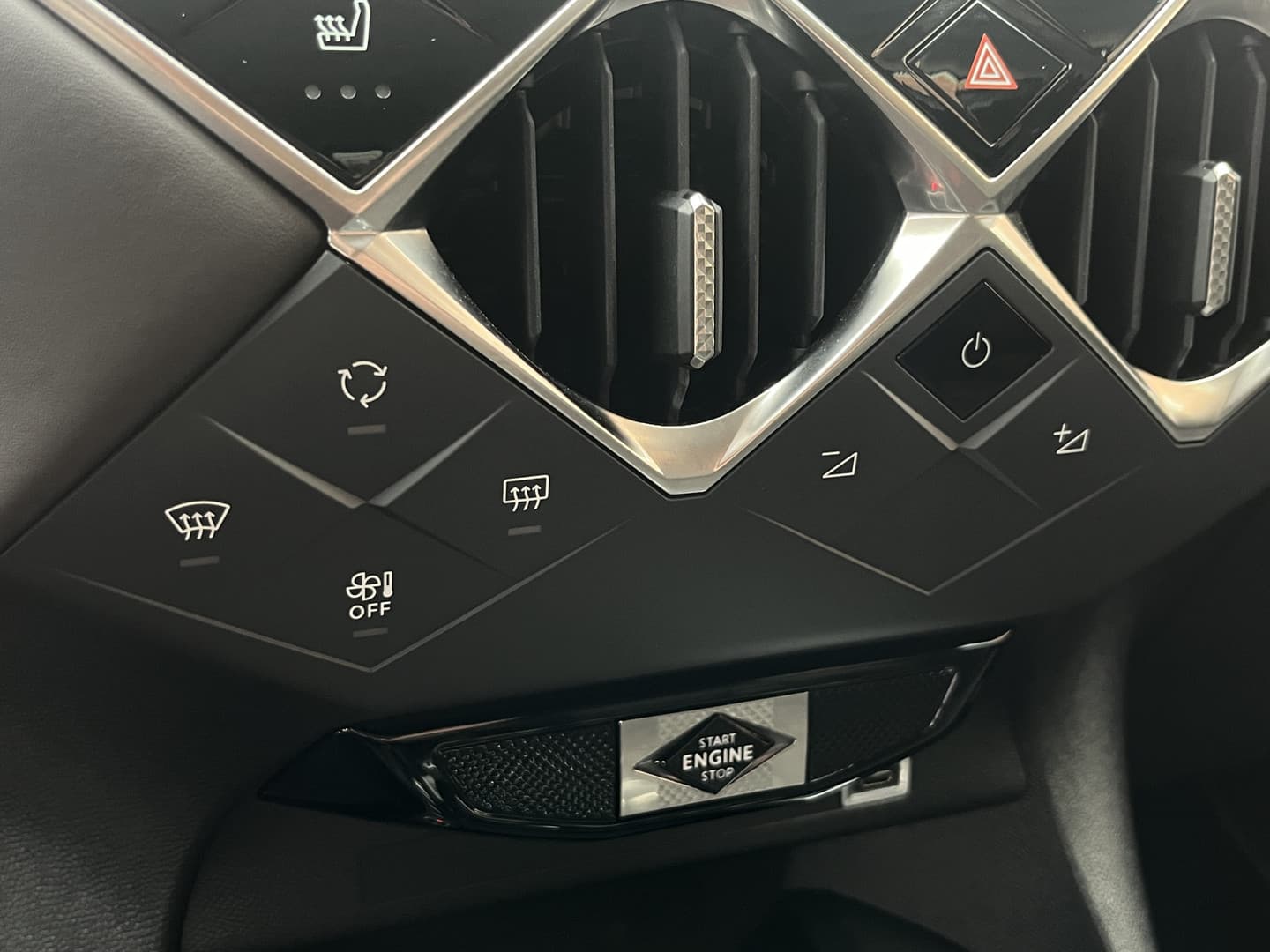 DS 3 E-Tense Antoine de saint Exupéry 54 kWh thumbnail 18