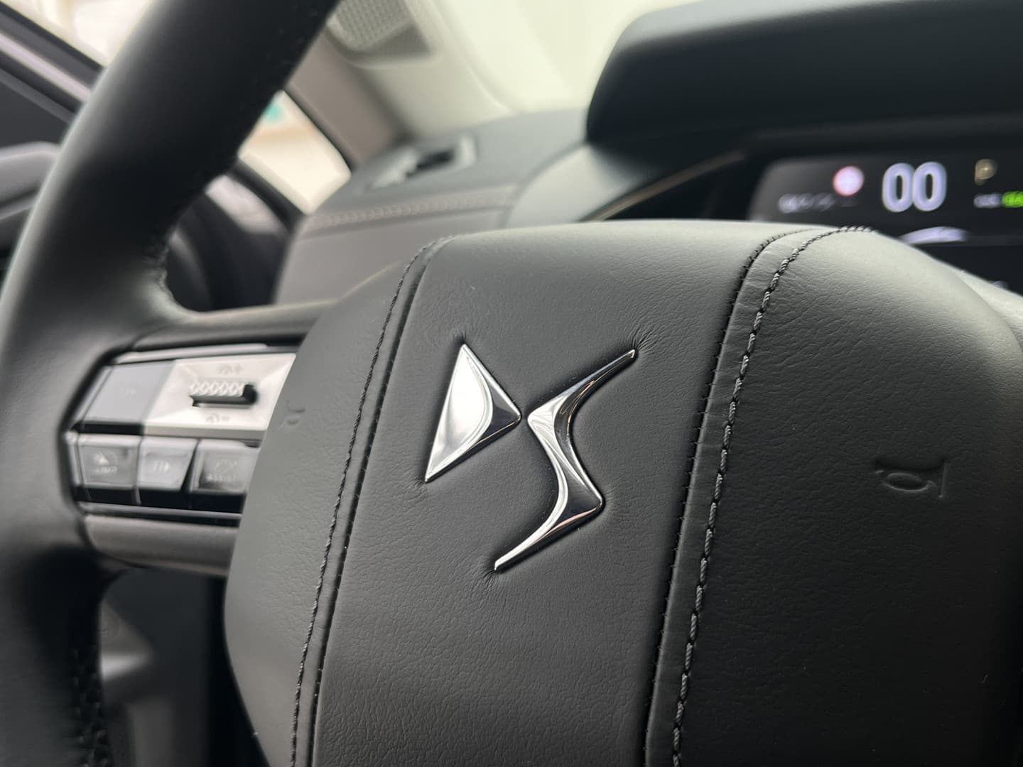 DS 3 E-Tense Antoine de saint Exupéry 54 kWh thumbnail 26