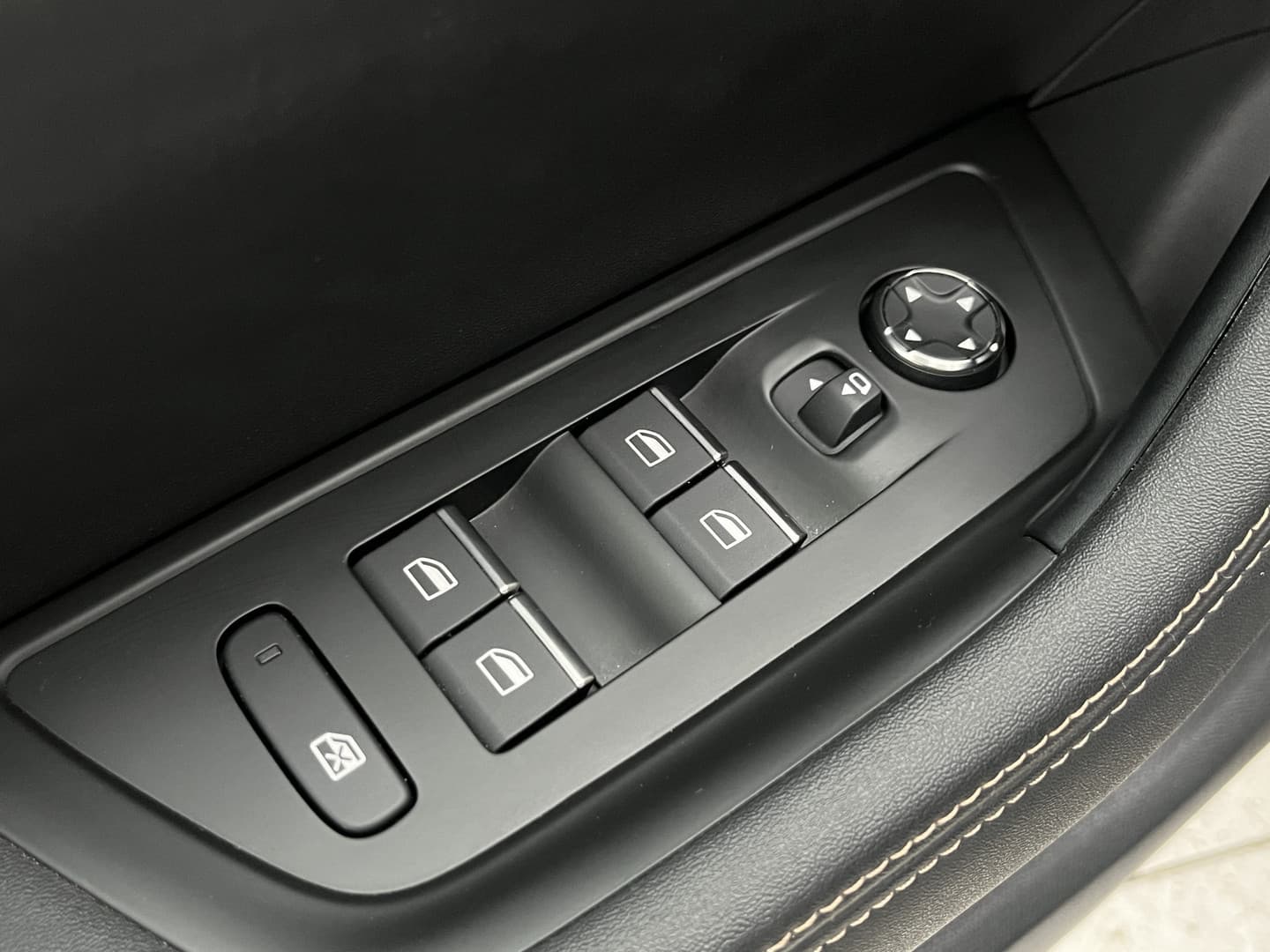 Peugeot 508 SW HYbrid 225 GT thumbnail 32