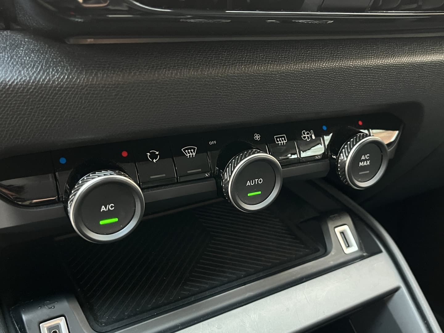 Citroën Ë-C4 Shine 50 kWh thumbnail 17