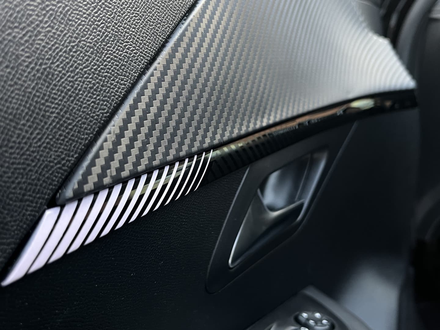 Peugeot 208 PureTech 100 Allure thumbnail 26