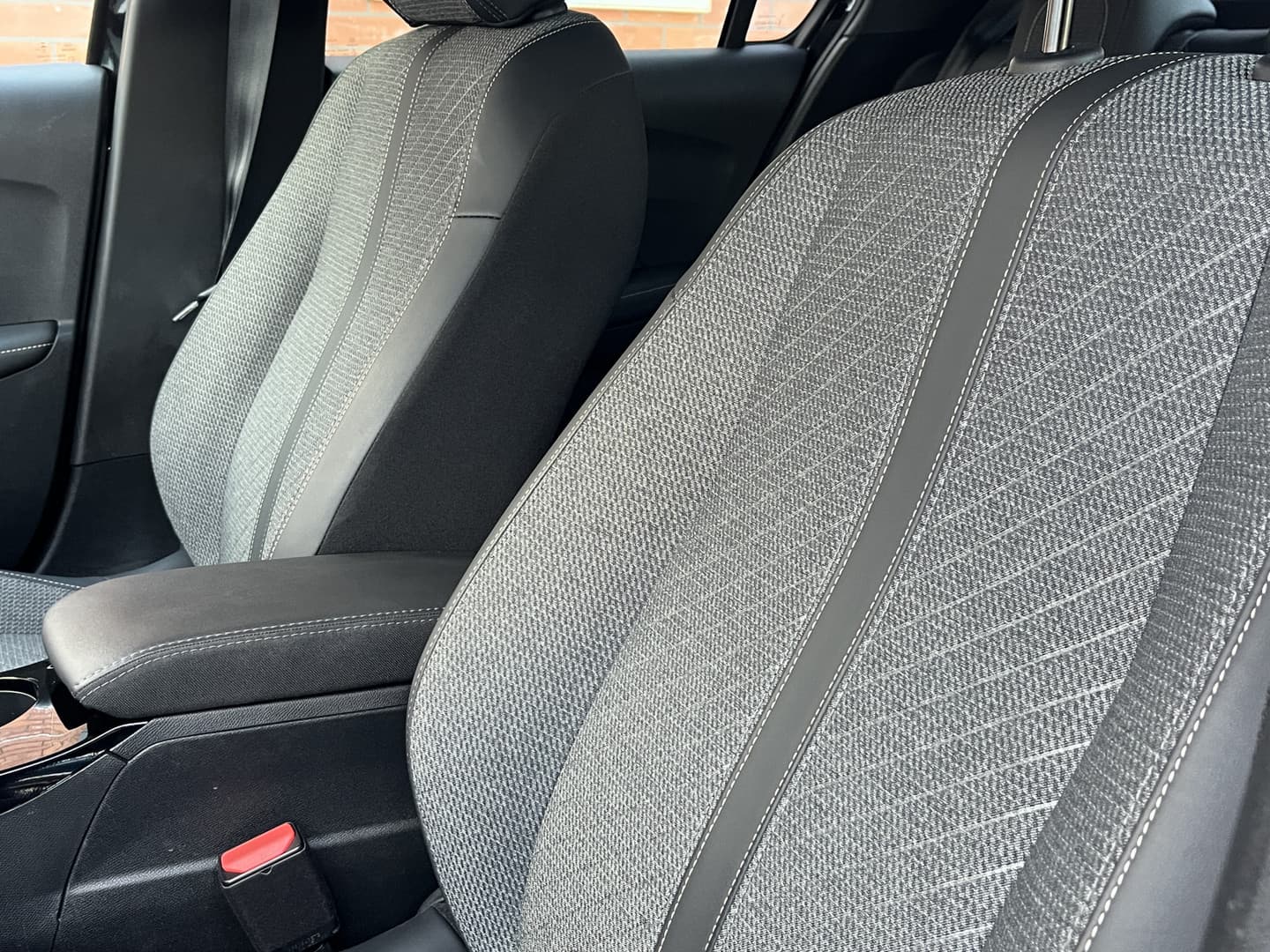 Peugeot 208 PureTech 100 Allure thumbnail 27