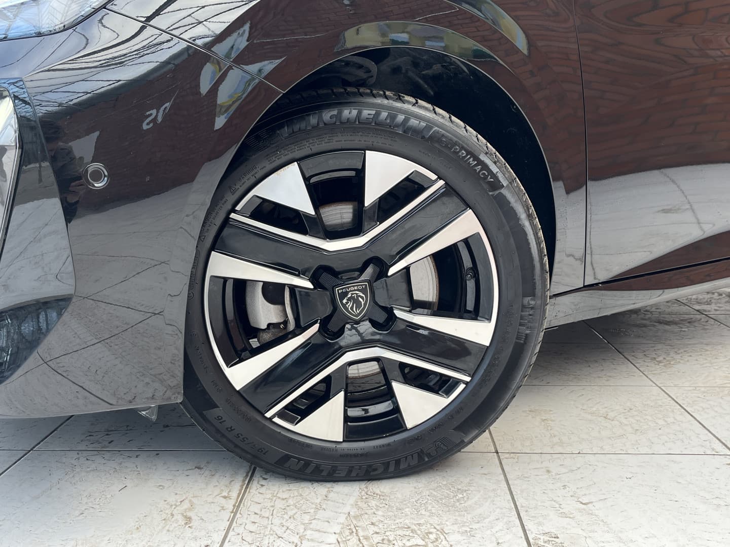 Peugeot 208 PureTech 100 Allure thumbnail 4