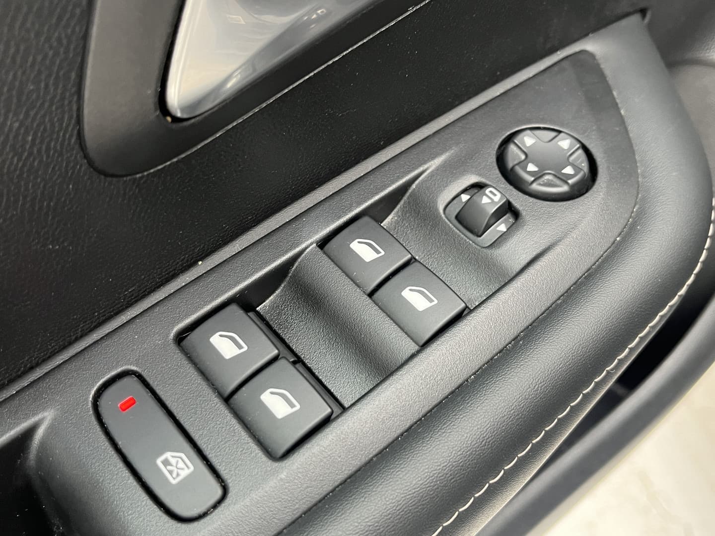 Peugeot 208 PureTech 100 Allure thumbnail 26