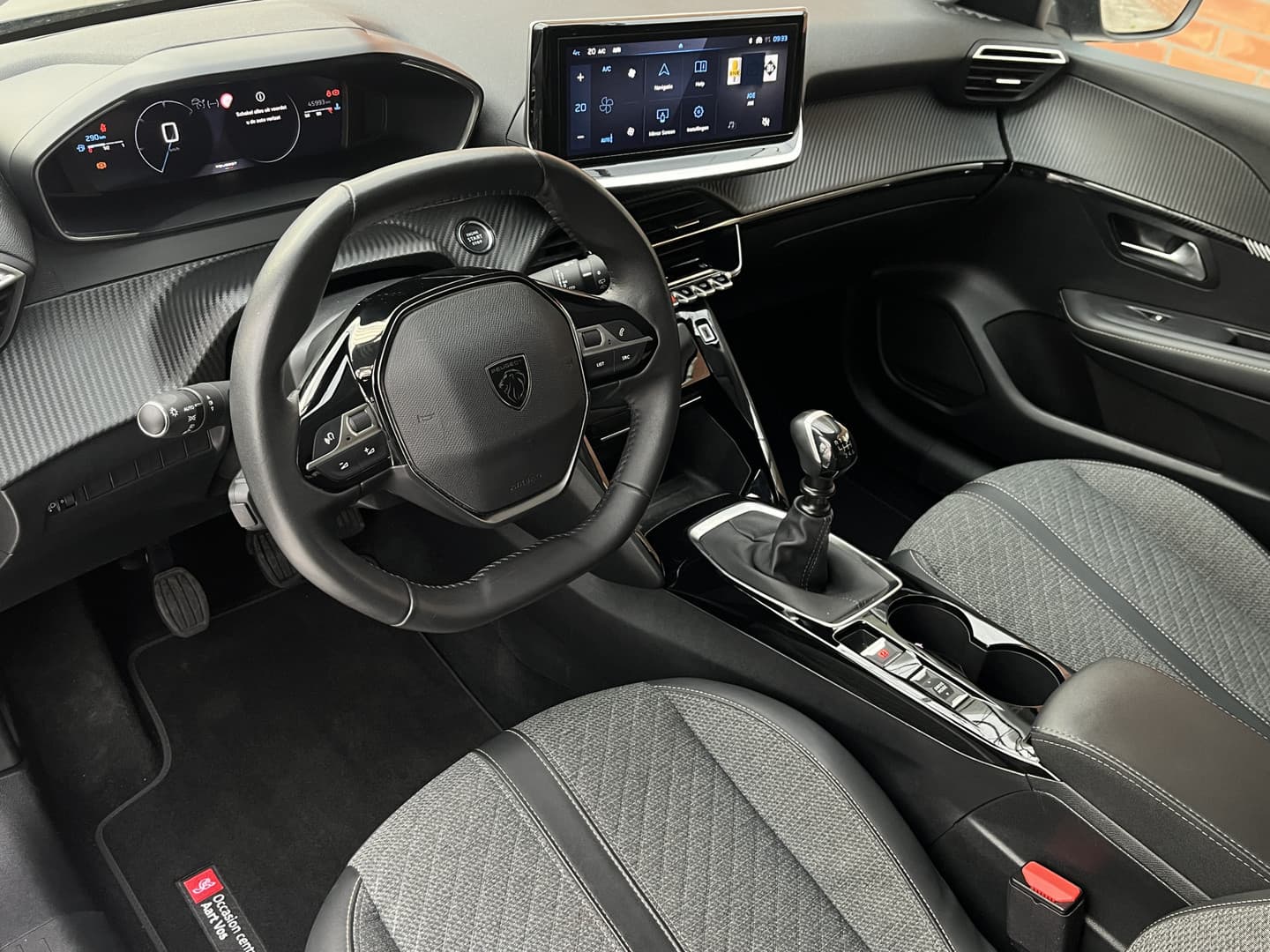 Peugeot 208 PureTech 100 Allure thumbnail 3