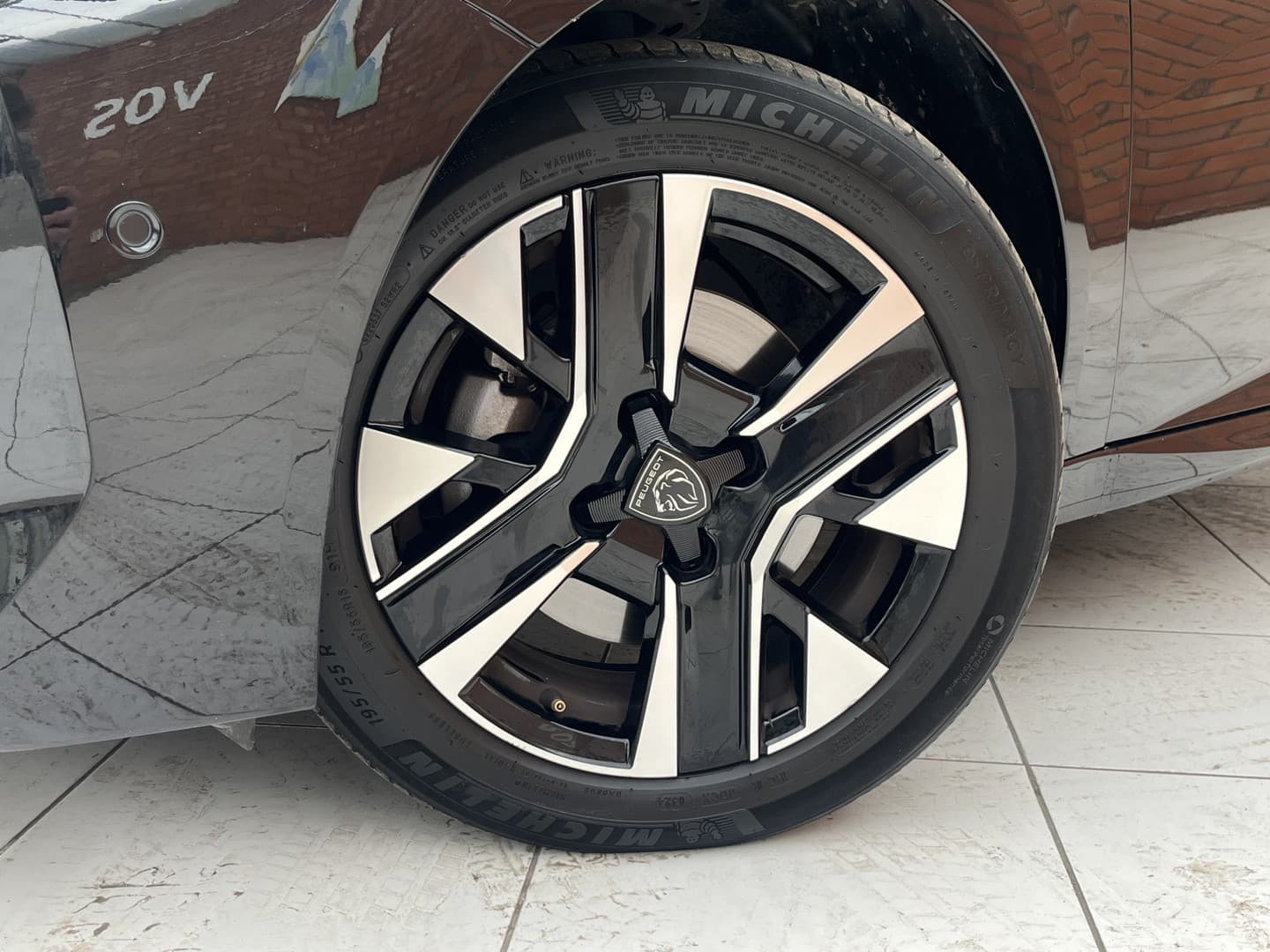 Peugeot 208 PureTech 100 Allure thumbnail 4