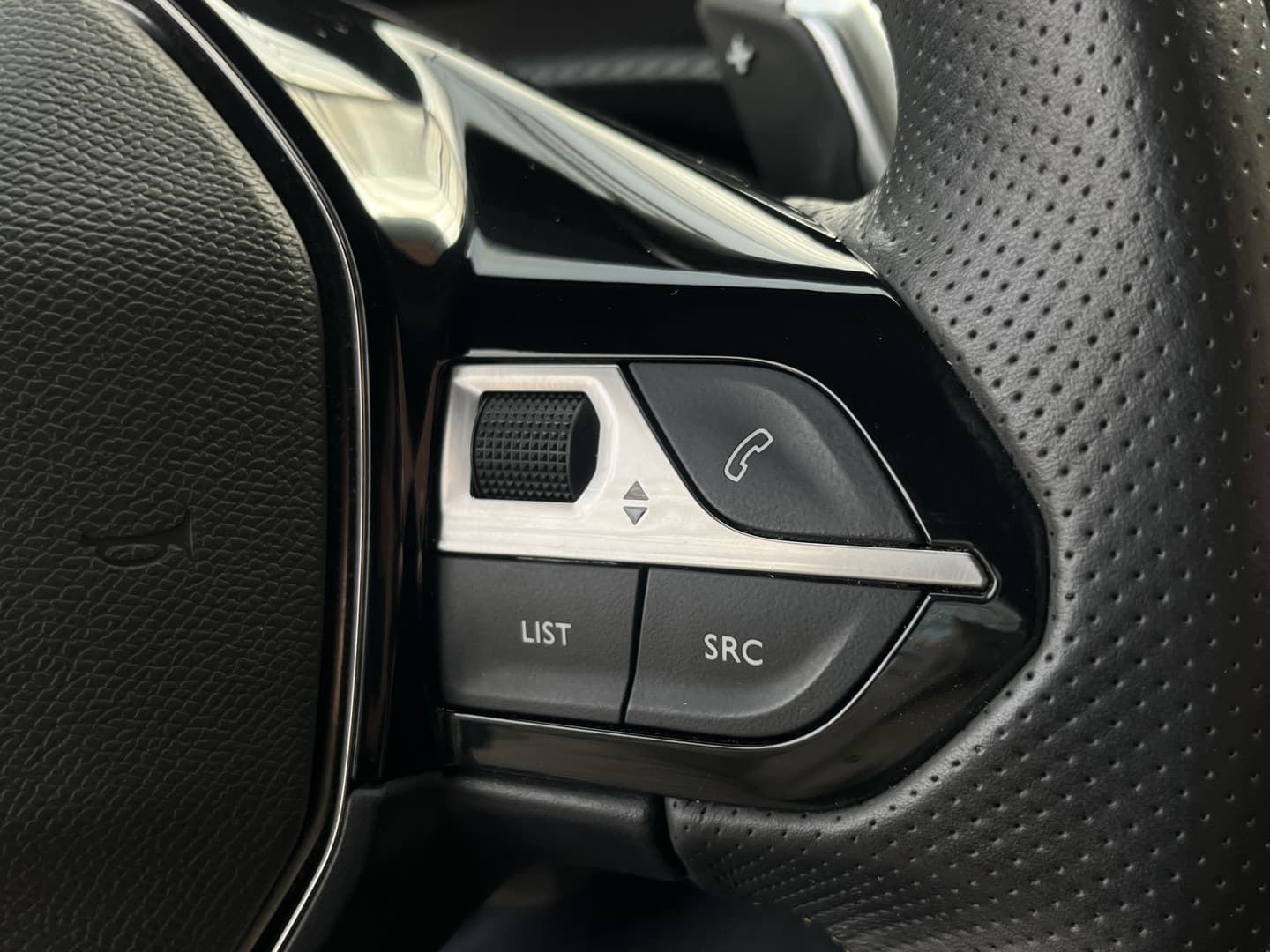 Peugeot 2008 PureTech 130 GT thumbnail 20