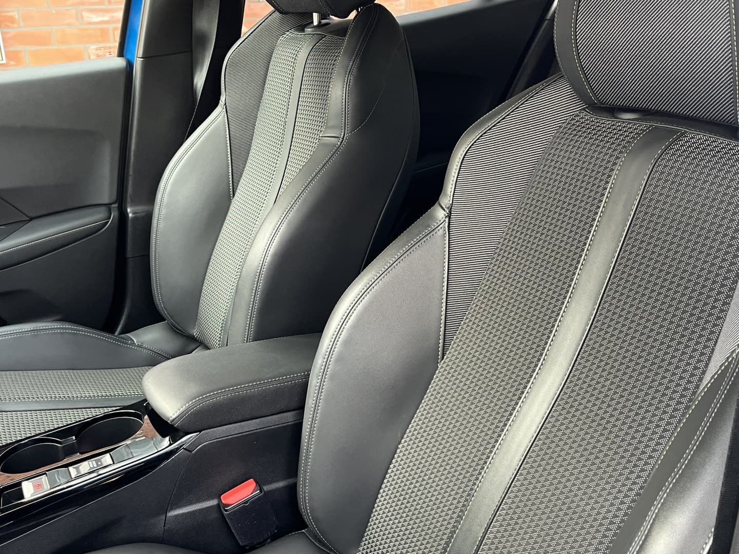 Peugeot 2008 PureTech 130 GT thumbnail 28