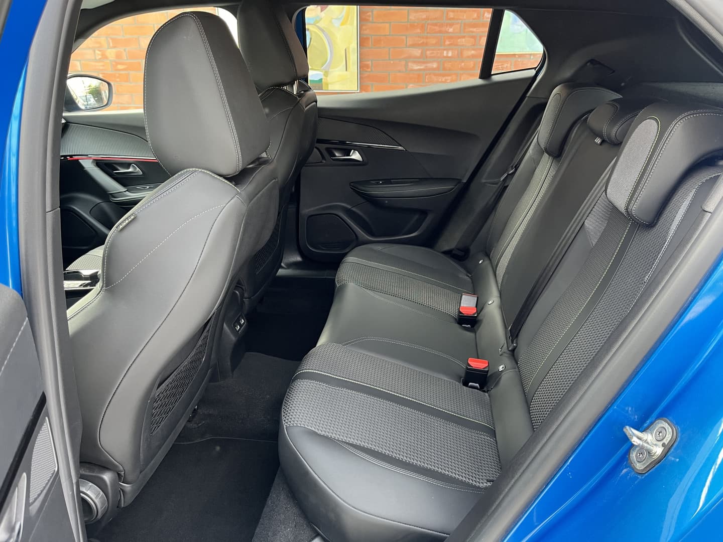 Peugeot 2008 PureTech 130 GT thumbnail 9