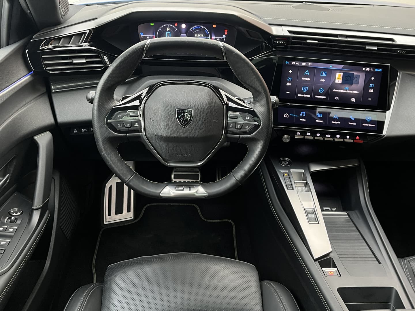 Peugeot 308 Plug-in Hybrid 225 GT thumbnail 11