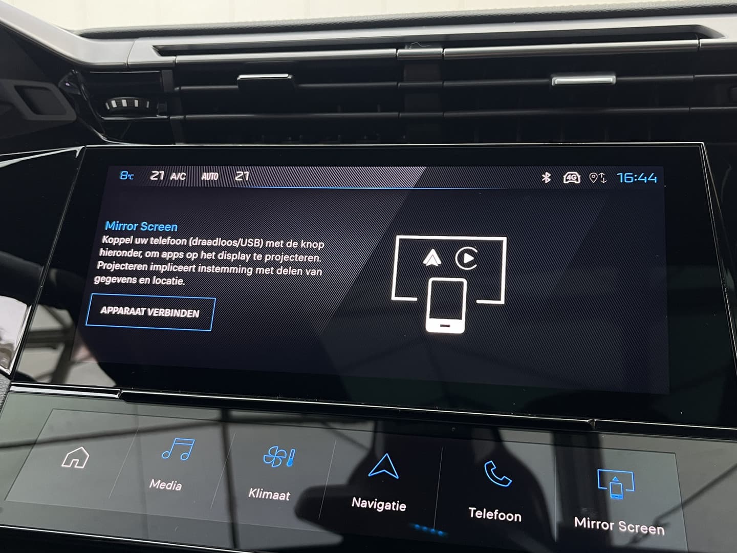 Peugeot 308 Plug-in Hybrid 225 GT thumbnail 13