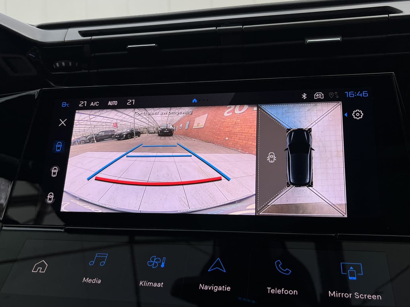 Peugeot 308 Plug-in Hybrid 225 GT thumbnail 18