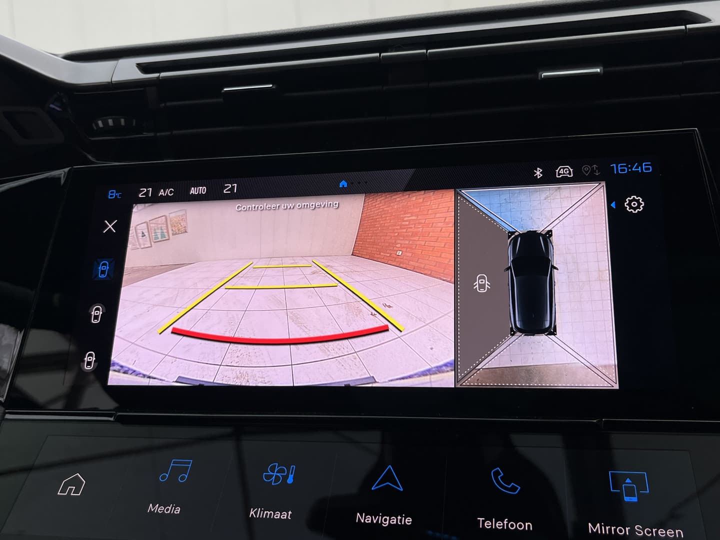 Peugeot 308 Plug-in Hybrid 225 GT thumbnail 19