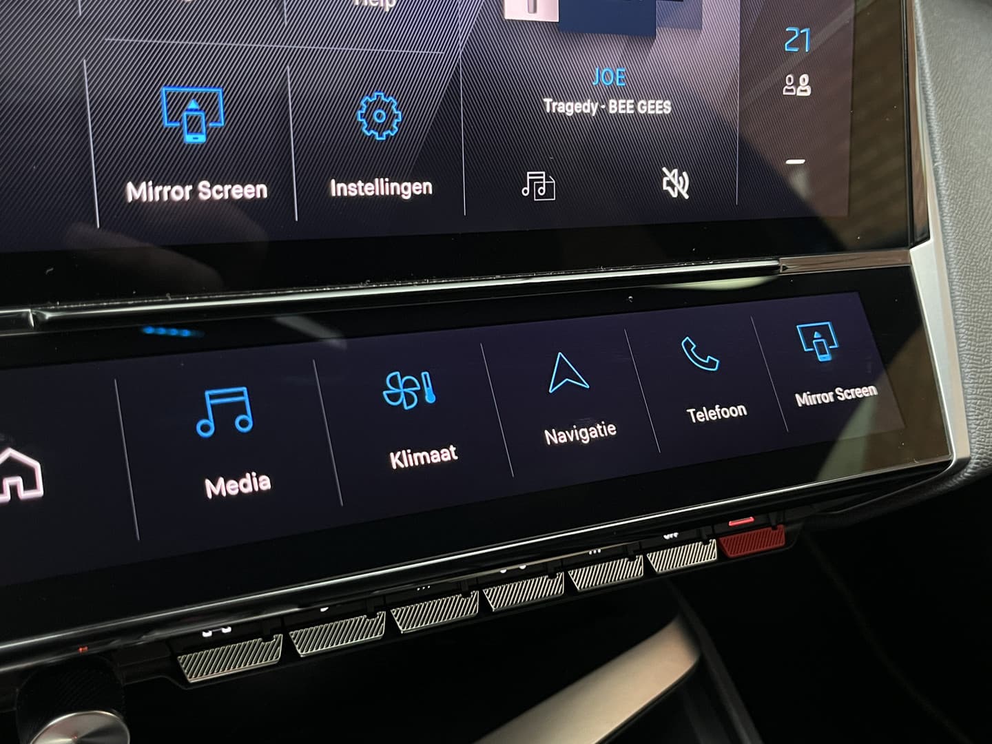 Peugeot 308 Plug-in Hybrid 225 GT thumbnail 20