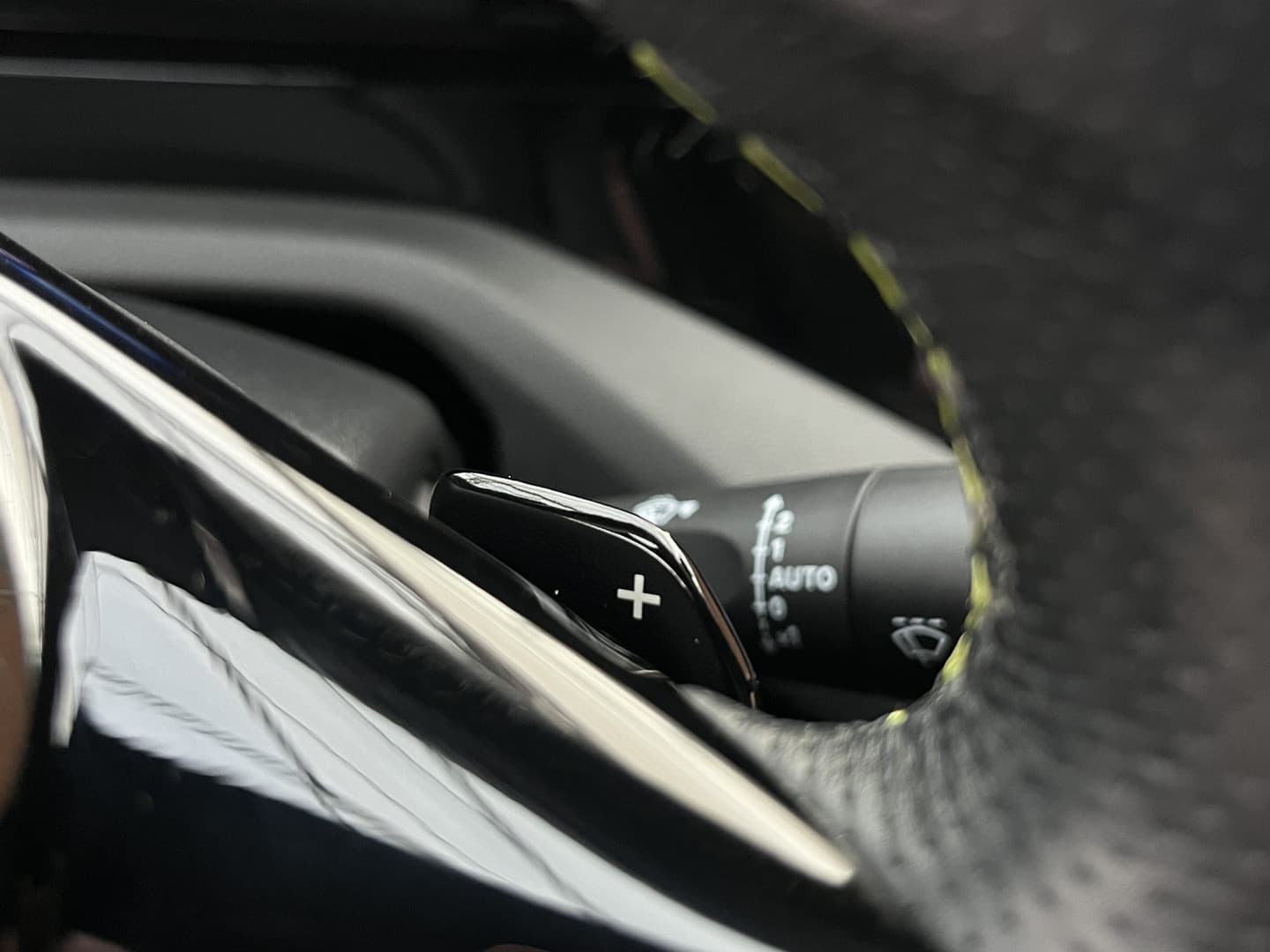 Peugeot 308 Plug-in Hybrid 225 GT thumbnail 27