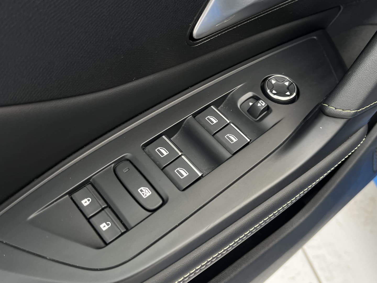 Peugeot 308 Plug-in Hybrid 225 GT thumbnail 33