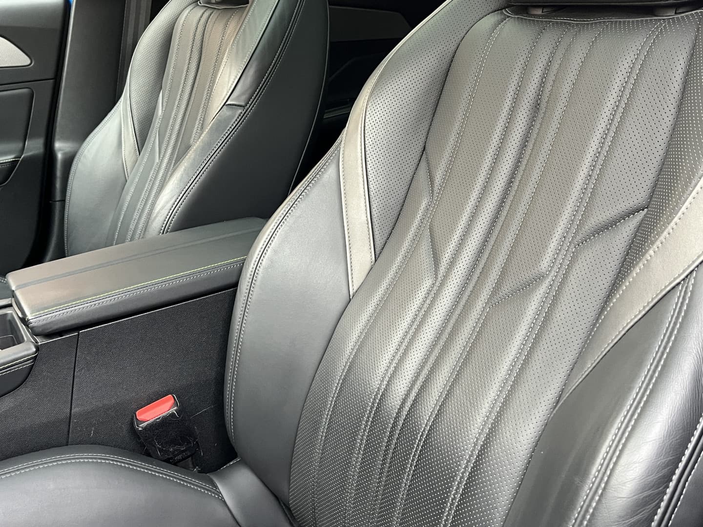 Peugeot 308 Plug-in Hybrid 225 GT thumbnail 34