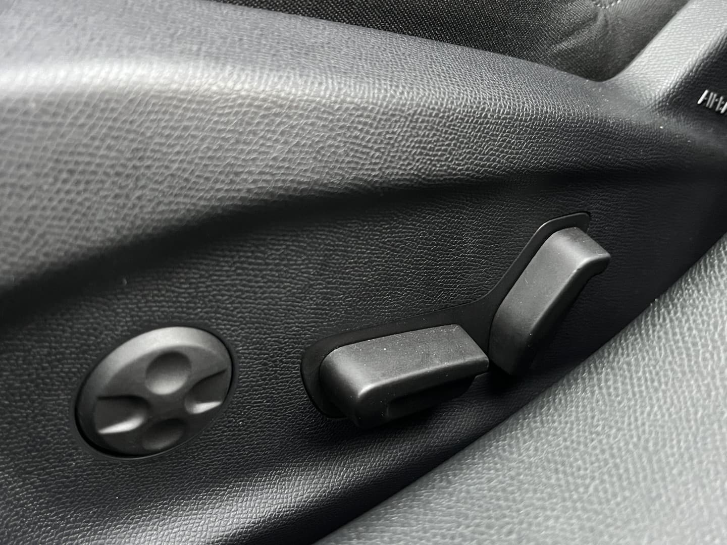 Peugeot 308 Plug-in Hybrid 225 GT thumbnail 39