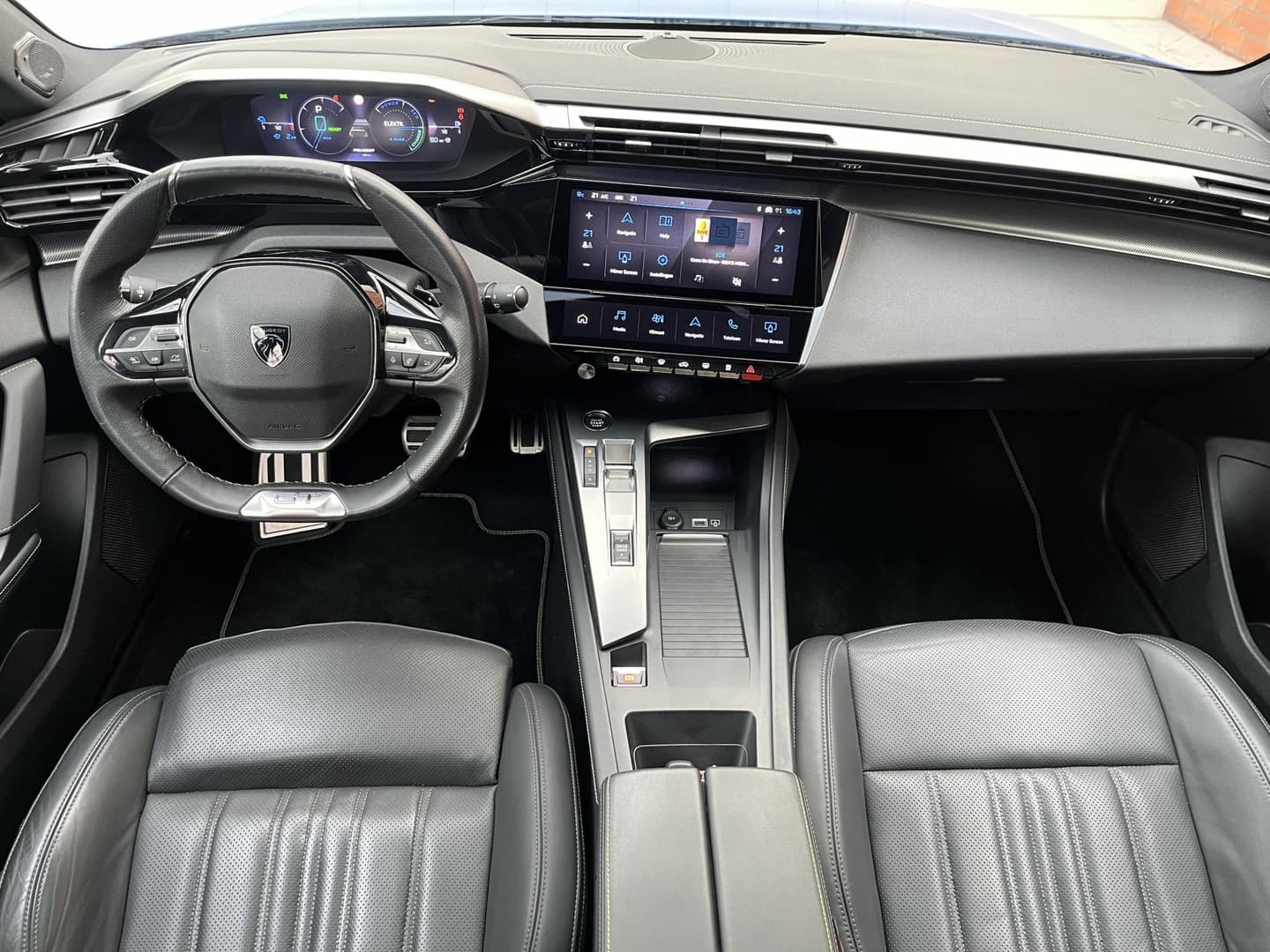 Peugeot 308 Plug-in Hybrid 225 GT thumbnail 8