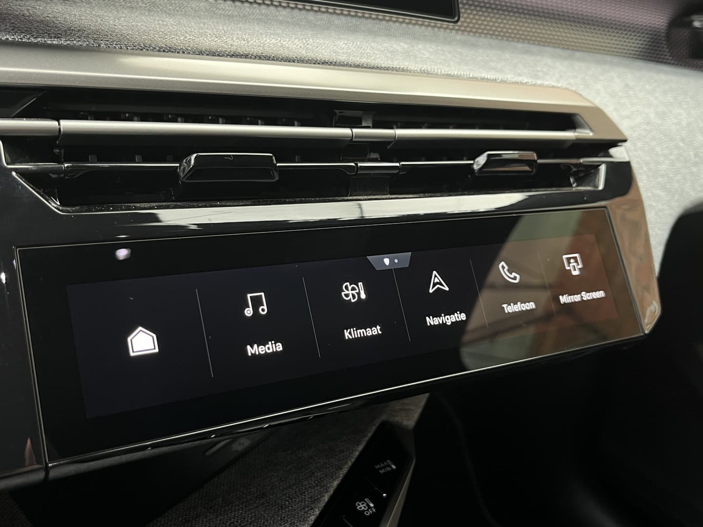 Peugeot 3008 Hybrid 145 GT thumbnail 17