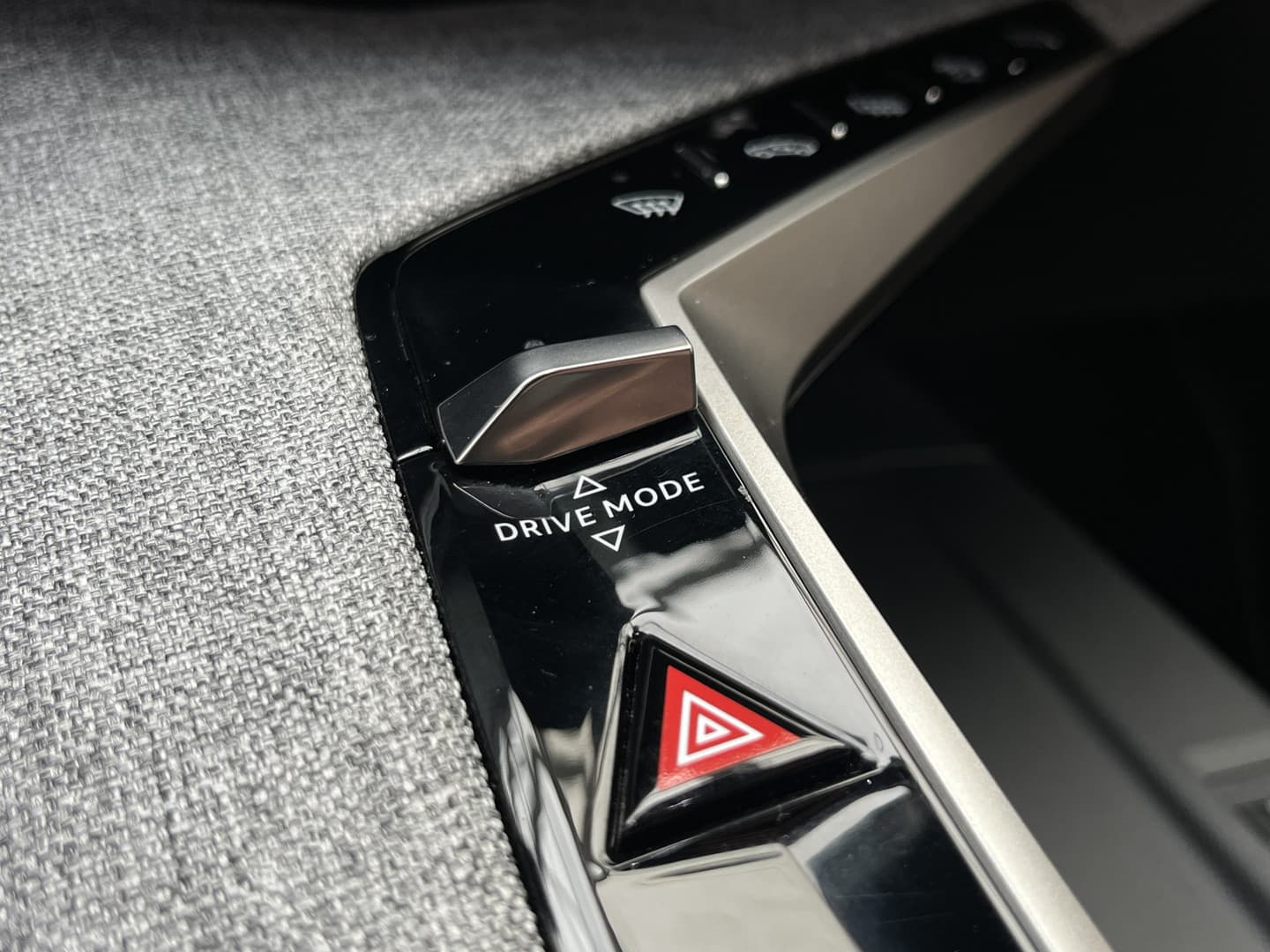 Peugeot 3008 Hybrid 145 GT thumbnail 22