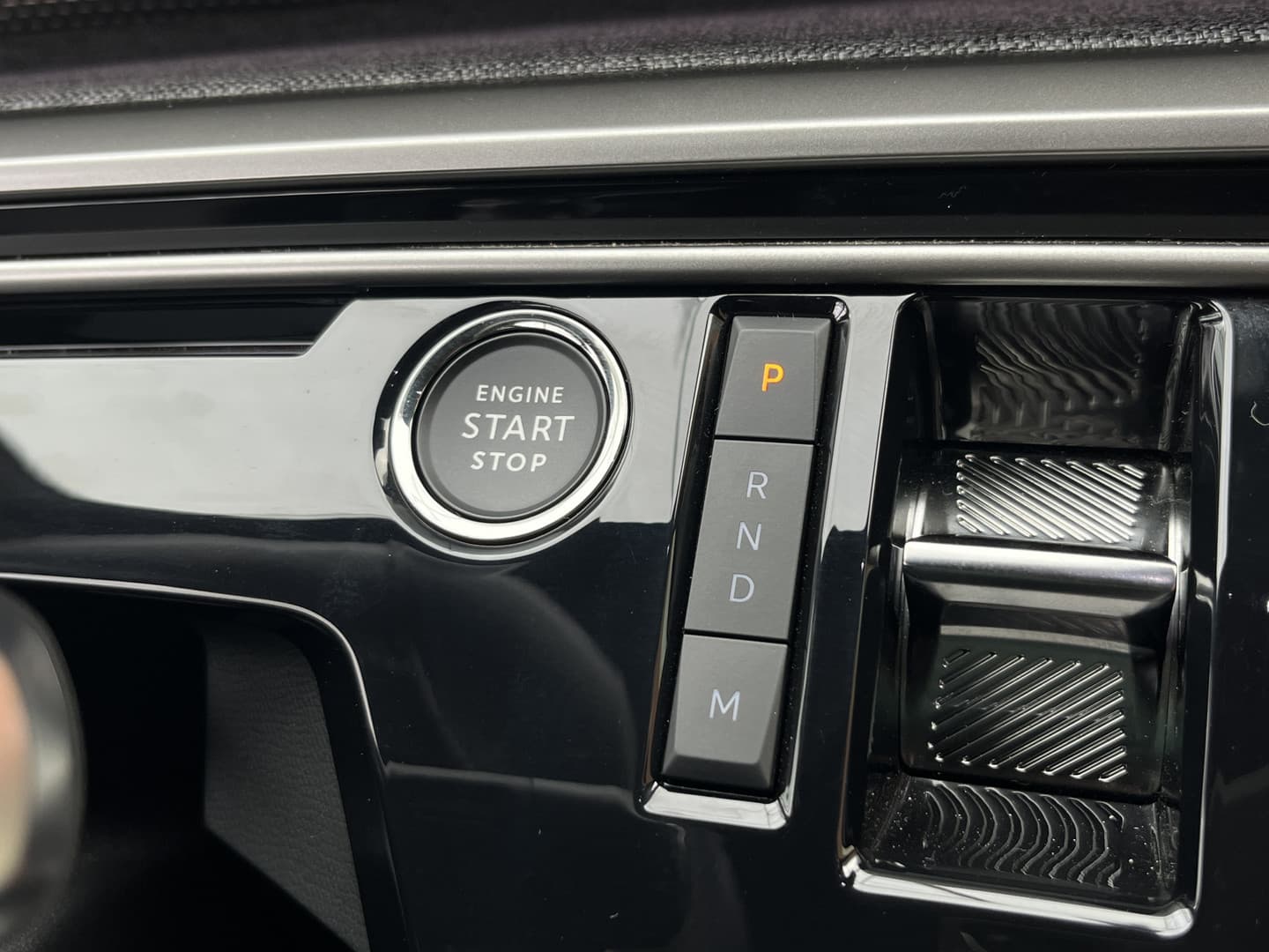 Peugeot 3008 Hybrid 145 GT thumbnail 23